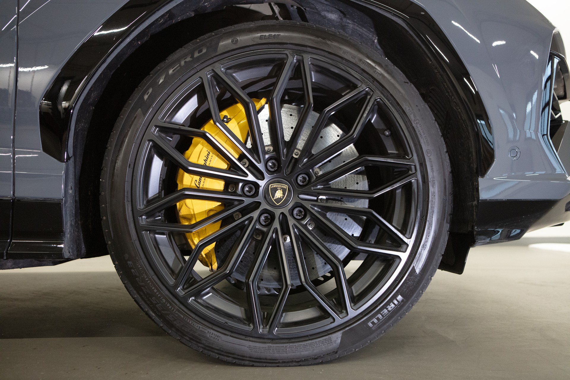 LAMBORGHINI Urus SE (PHEV)-image-8