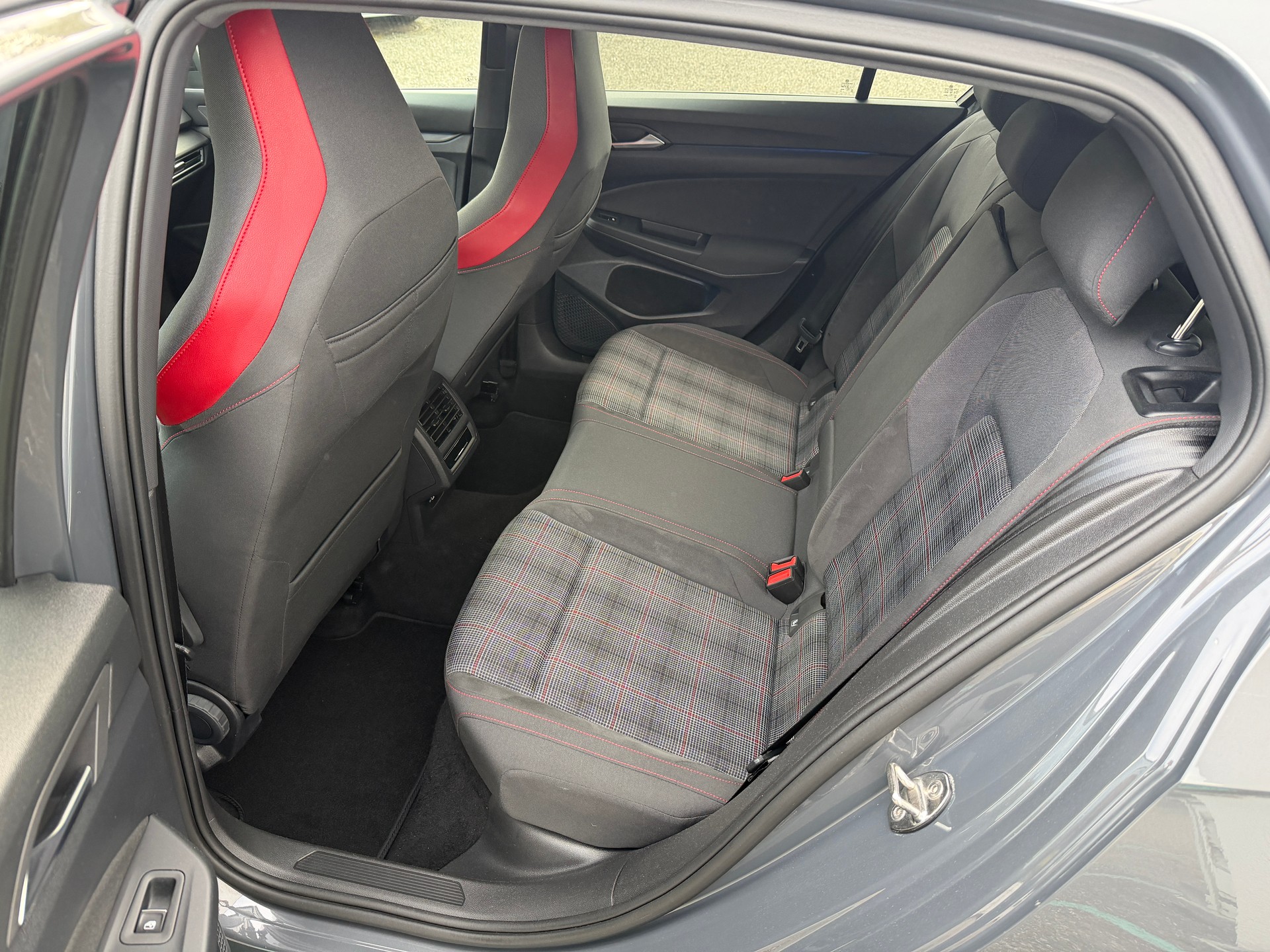 VW Golf 2.0 TSI GTI DSG-image-18