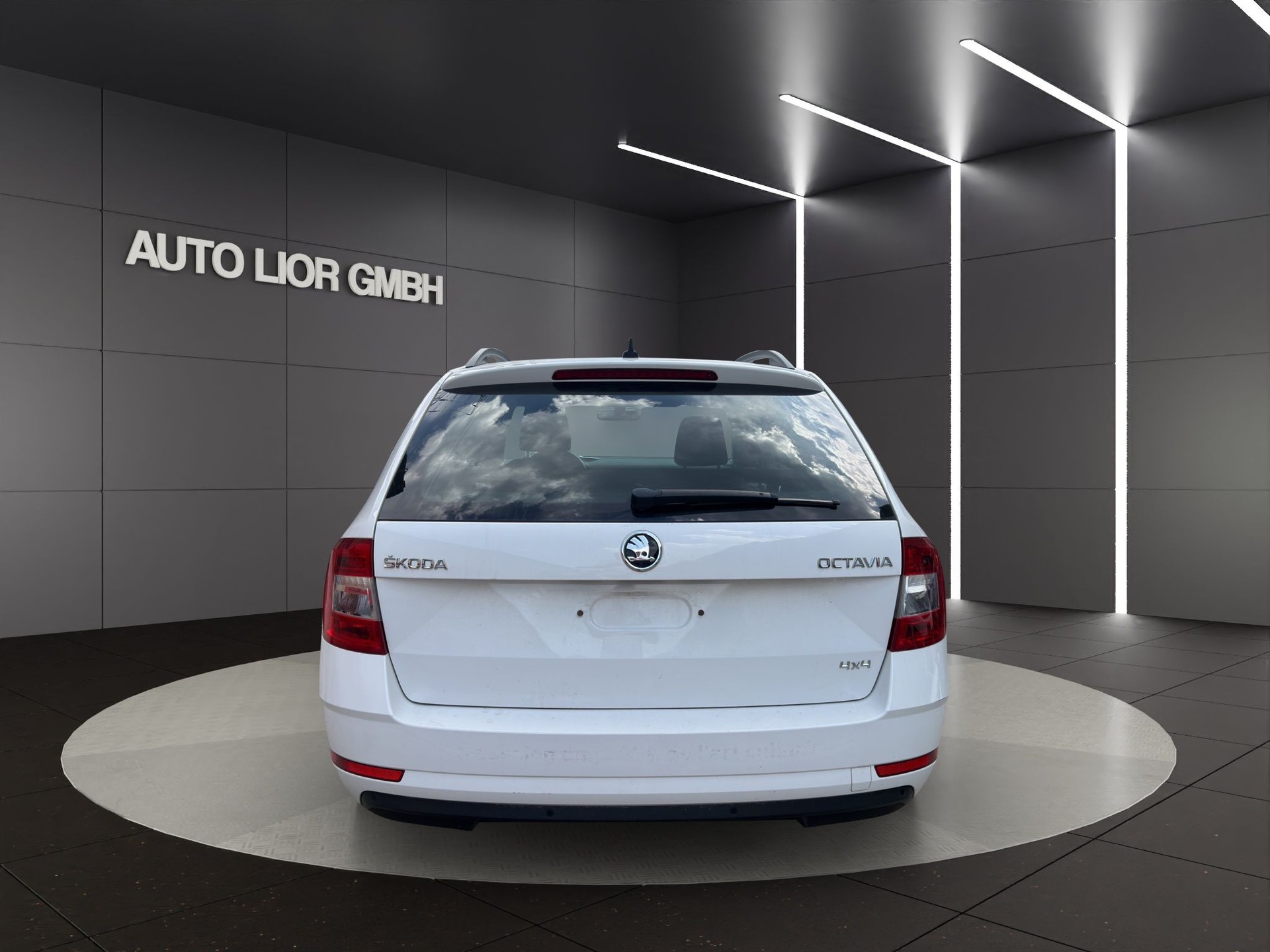 SKODA Octavia Combi 2.0 TDI Style 4x4 DSG-image-5