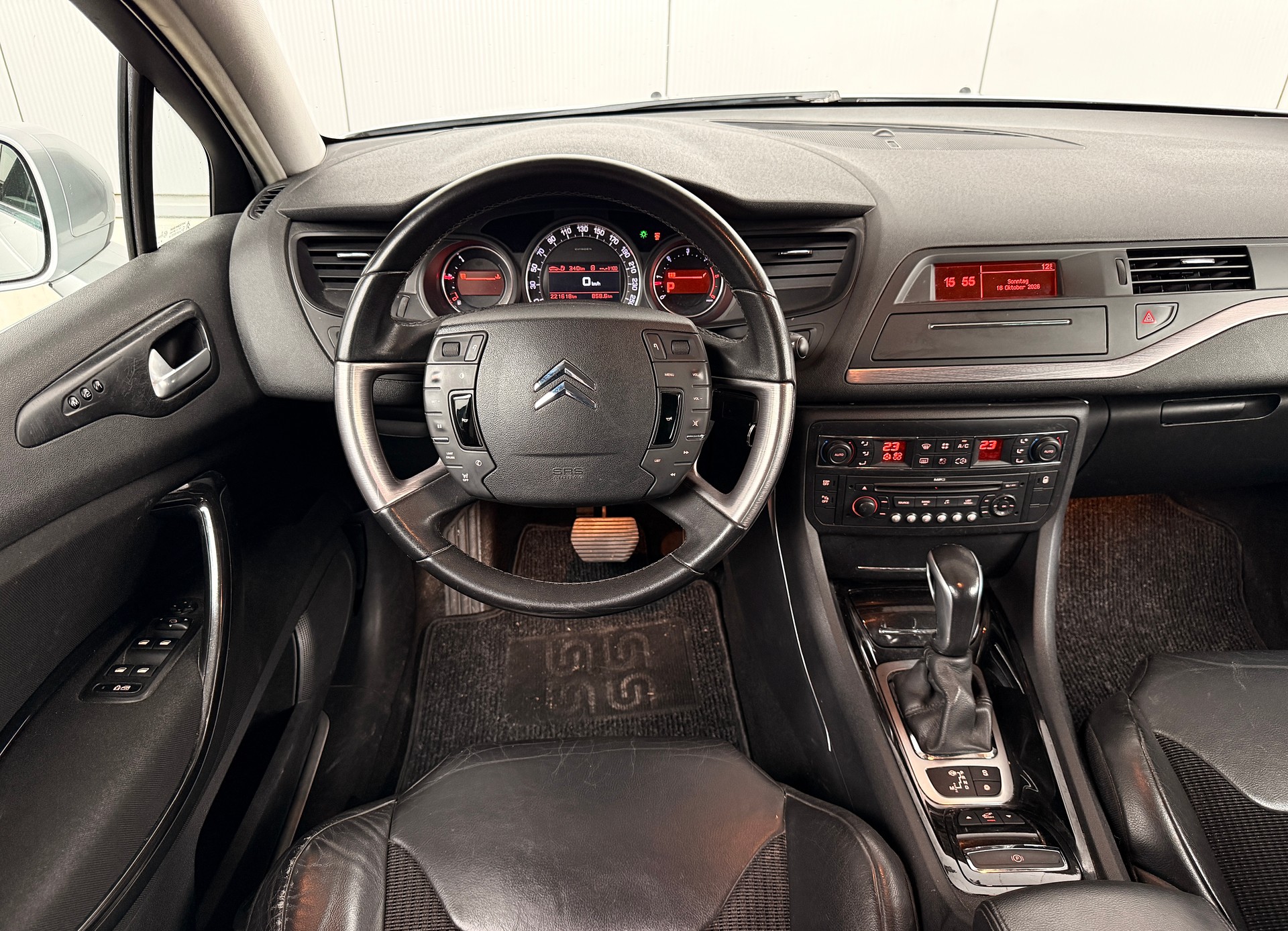 CITROEN C5 Tourer 2.7 HDi V6 Exclusive Automatic-image-8