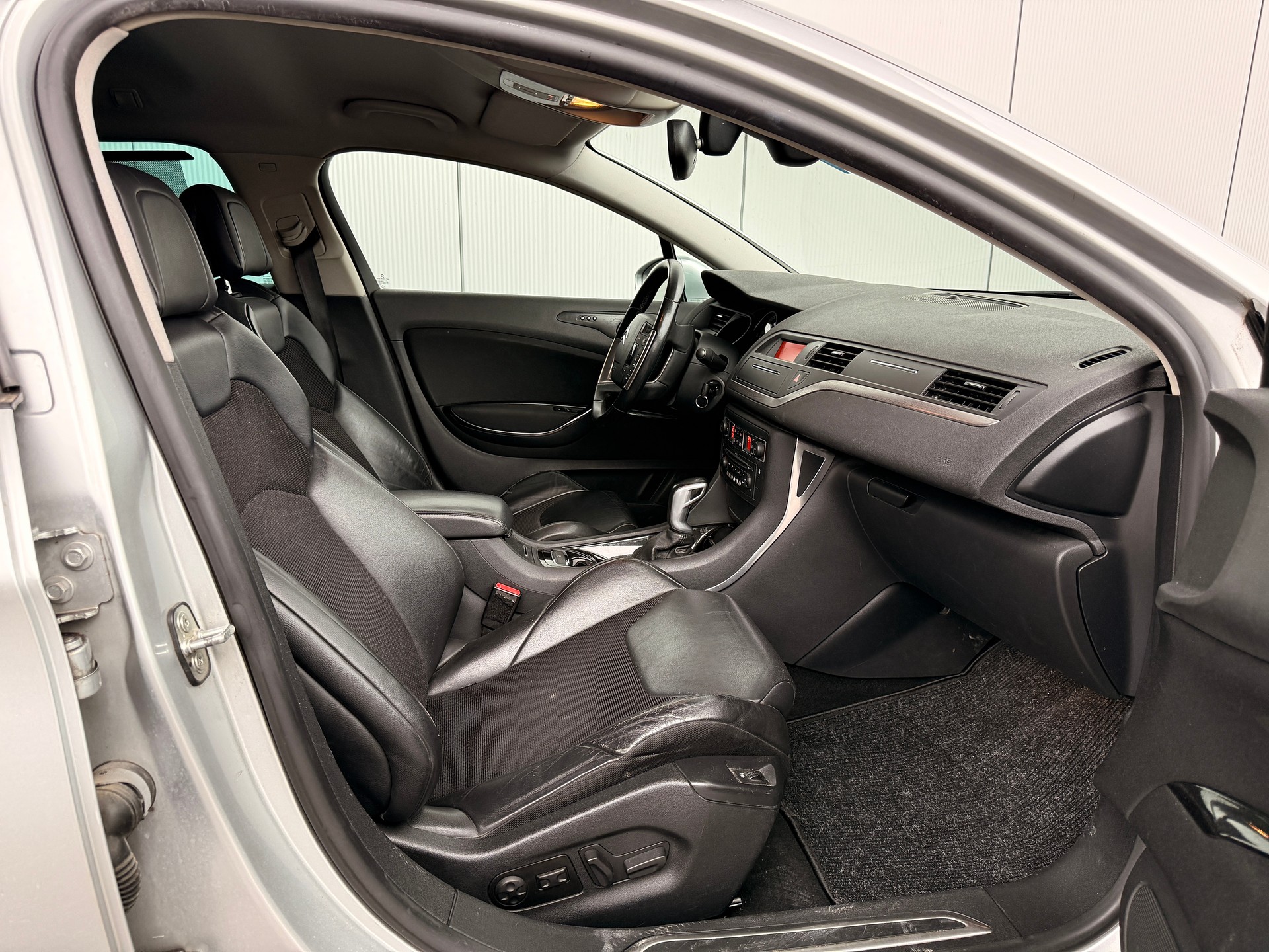 CITROEN C5 Tourer 2.7 HDi V6 Exclusive Automatic-image-12