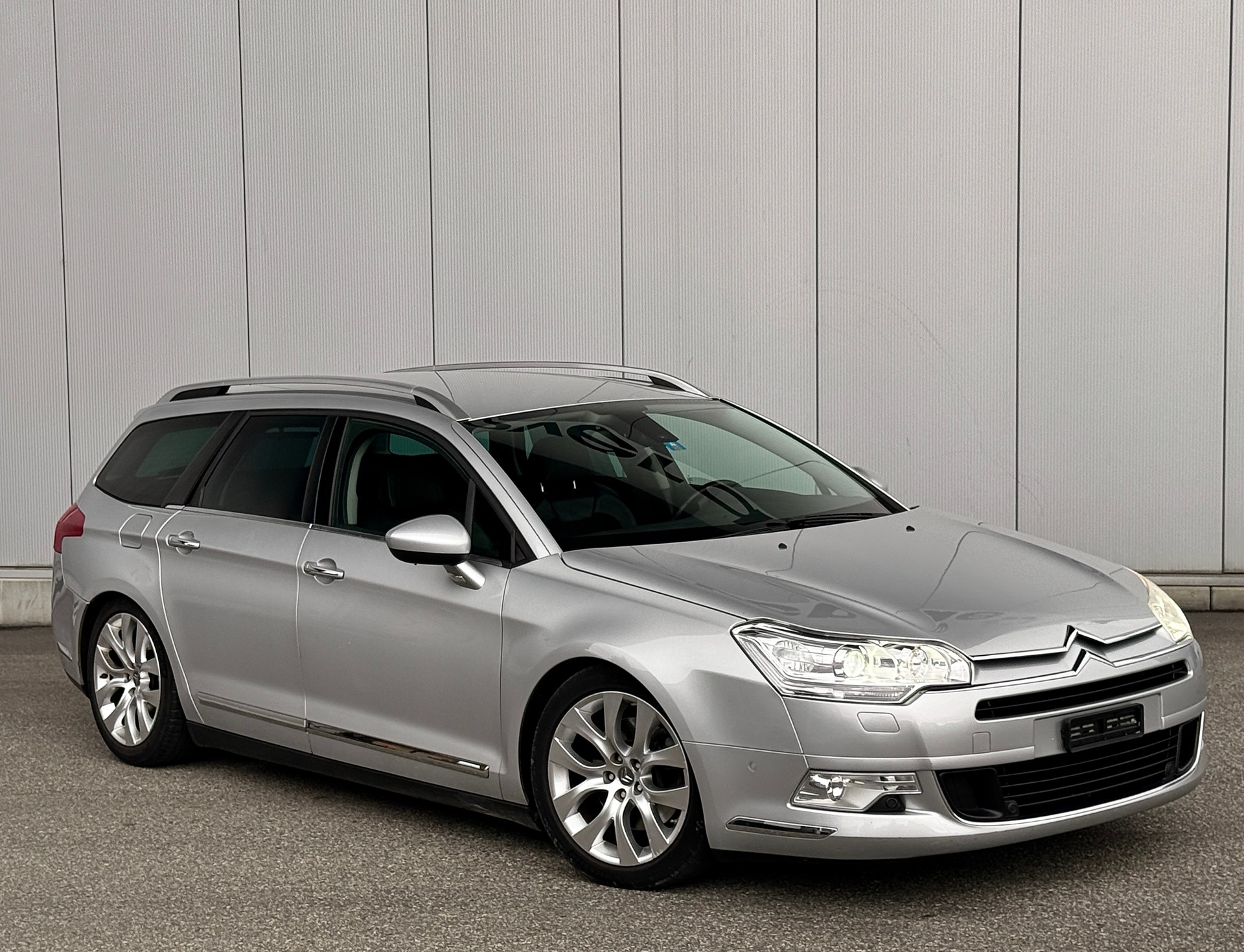 CITROEN C5 Tourer 2.7 HDi V6 Exclusive Automatic-image-0