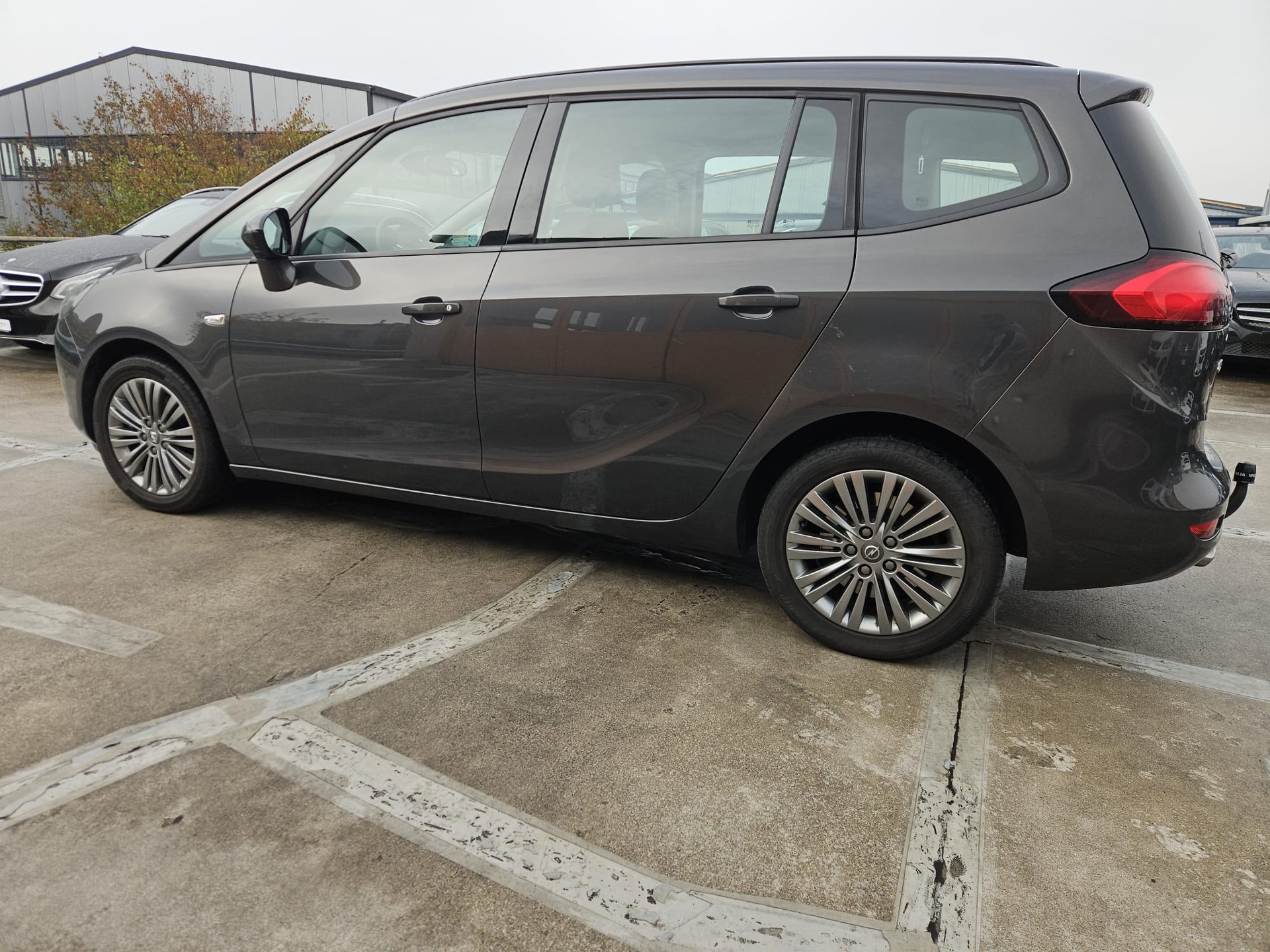 OPEL Zafira Tourer 1.6i 16V Turbo Active Ed. Aut.-image-1
