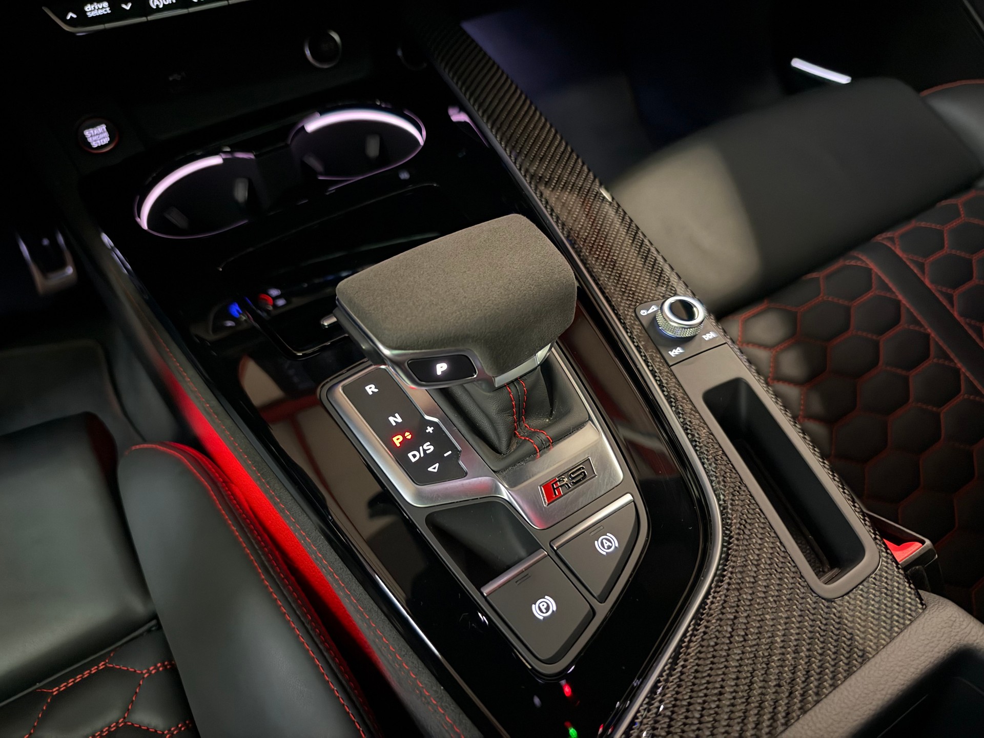 AUDI RS4 Avant quattro tiptronic-image-24