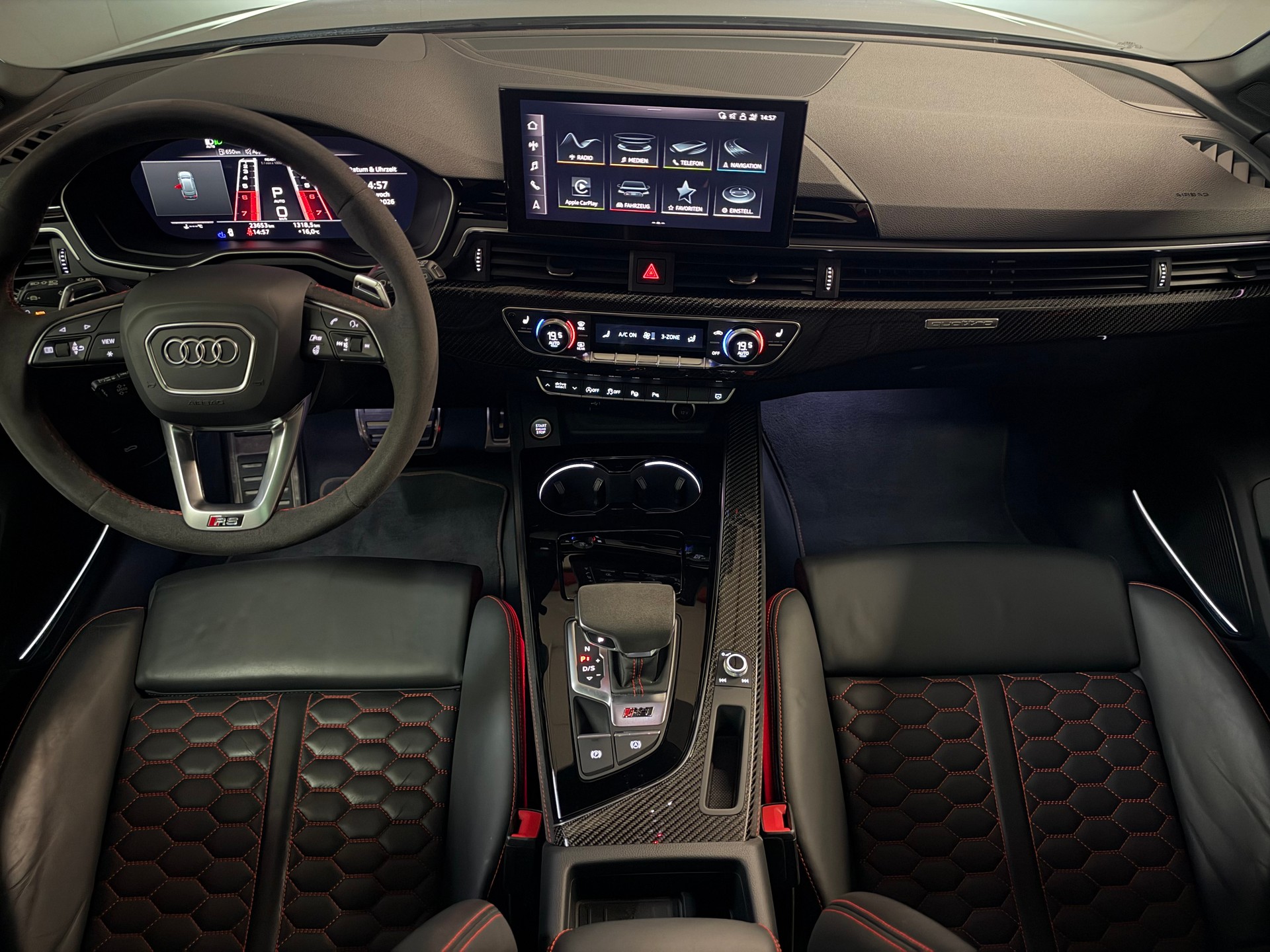 AUDI RS4 Avant quattro tiptronic-image-22