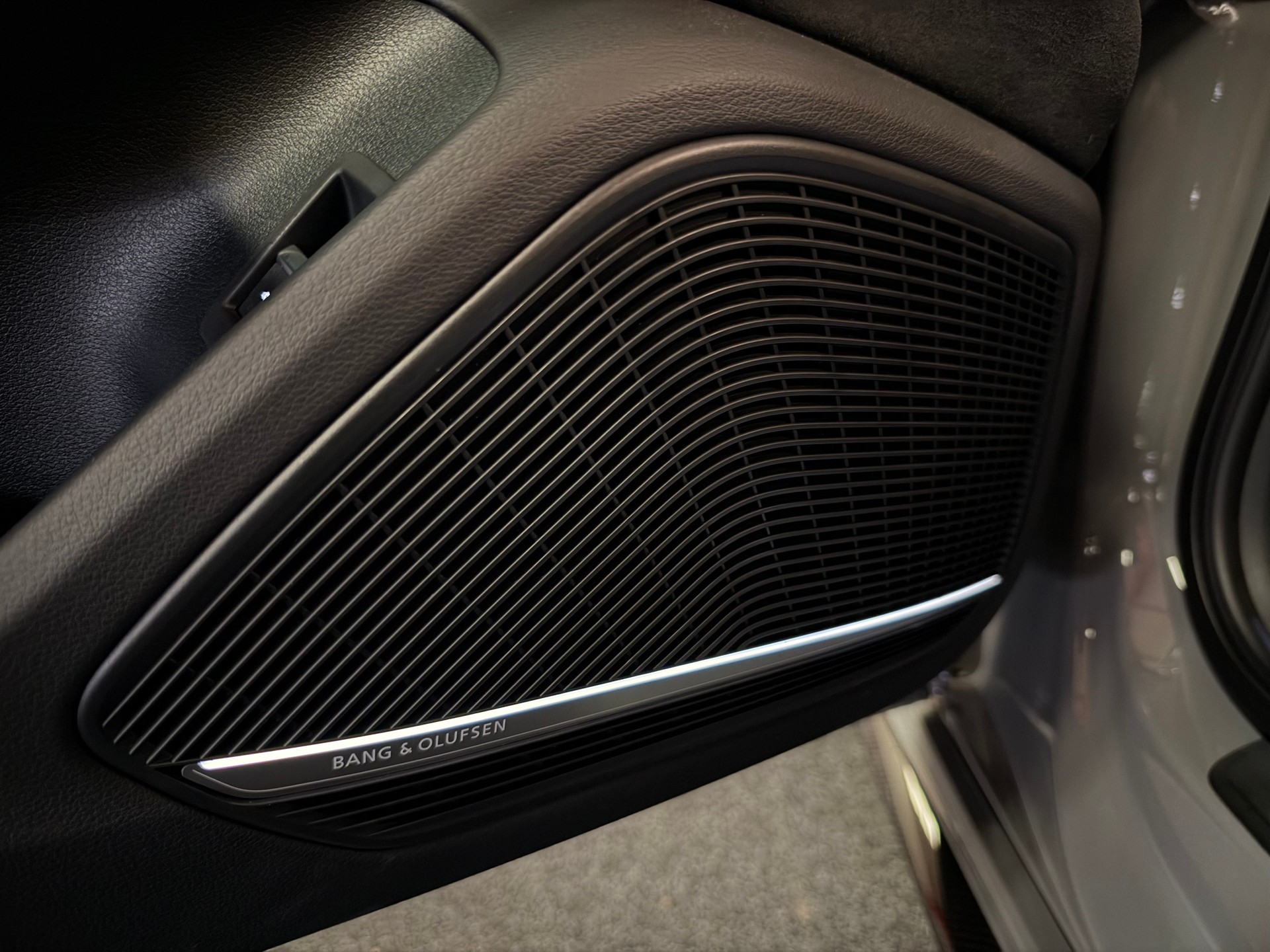 AUDI RS4 Avant quattro tiptronic-image-20