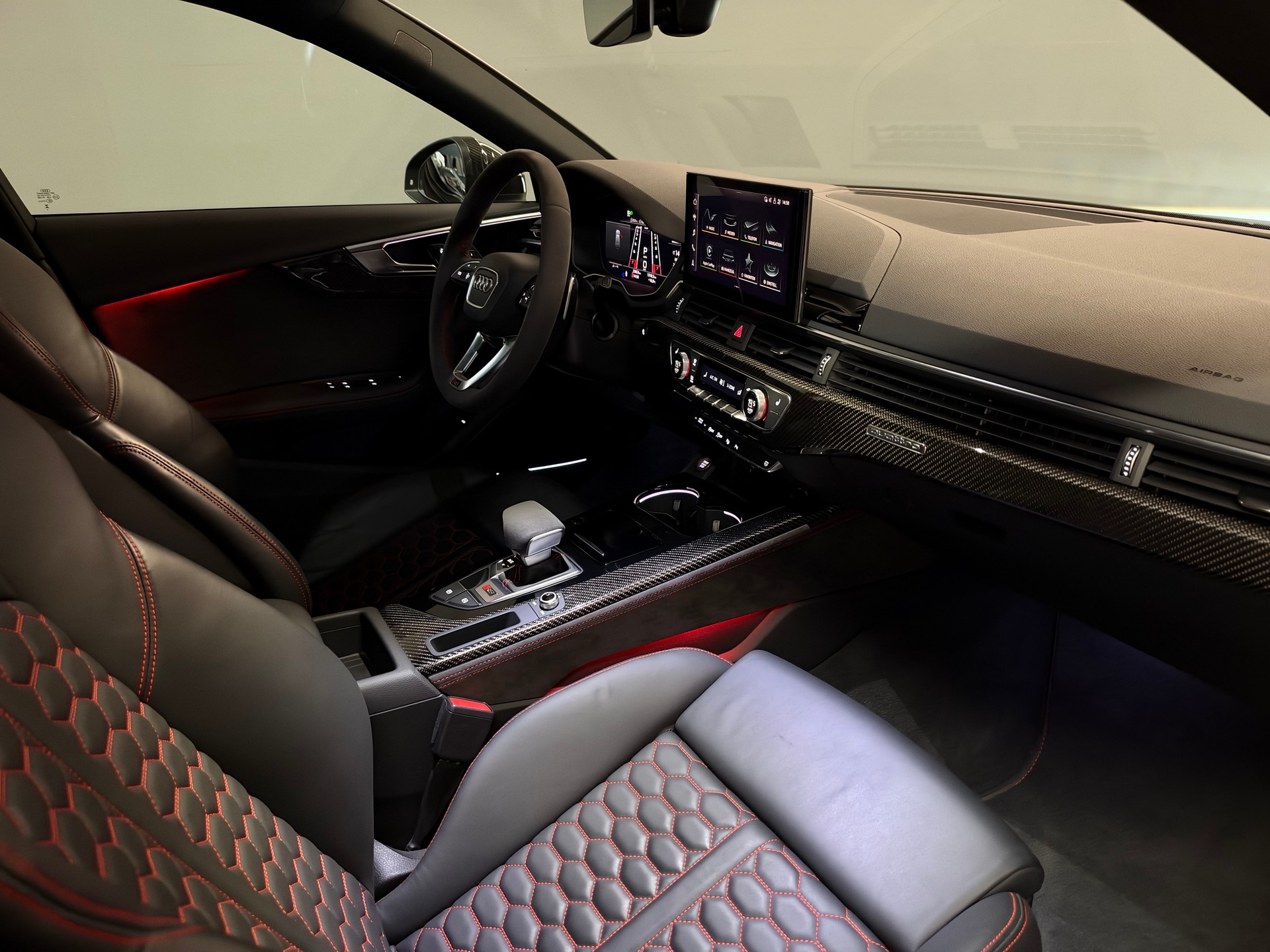 AUDI RS4 Avant quattro tiptronic-image-27