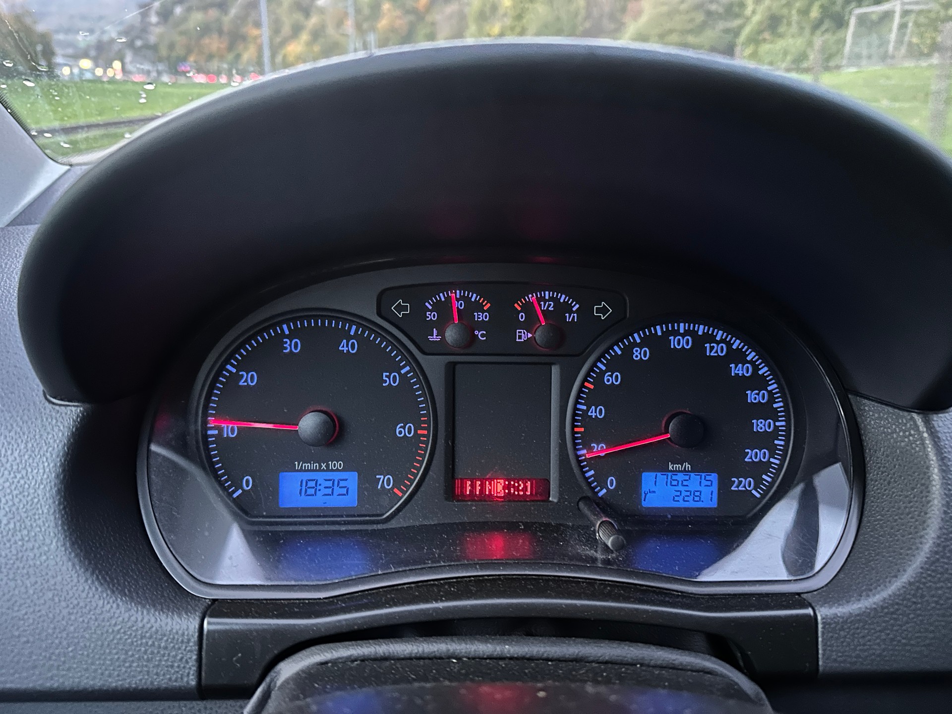 VW Polo 1.4 16V Young&Fresh Automatic-image-13
