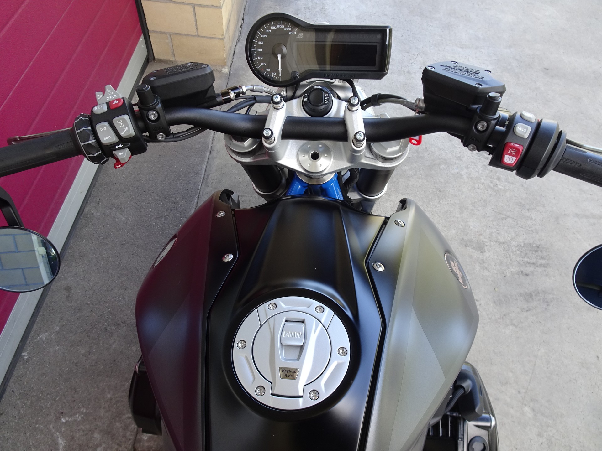 BMW R 1200 R ABS-image-5