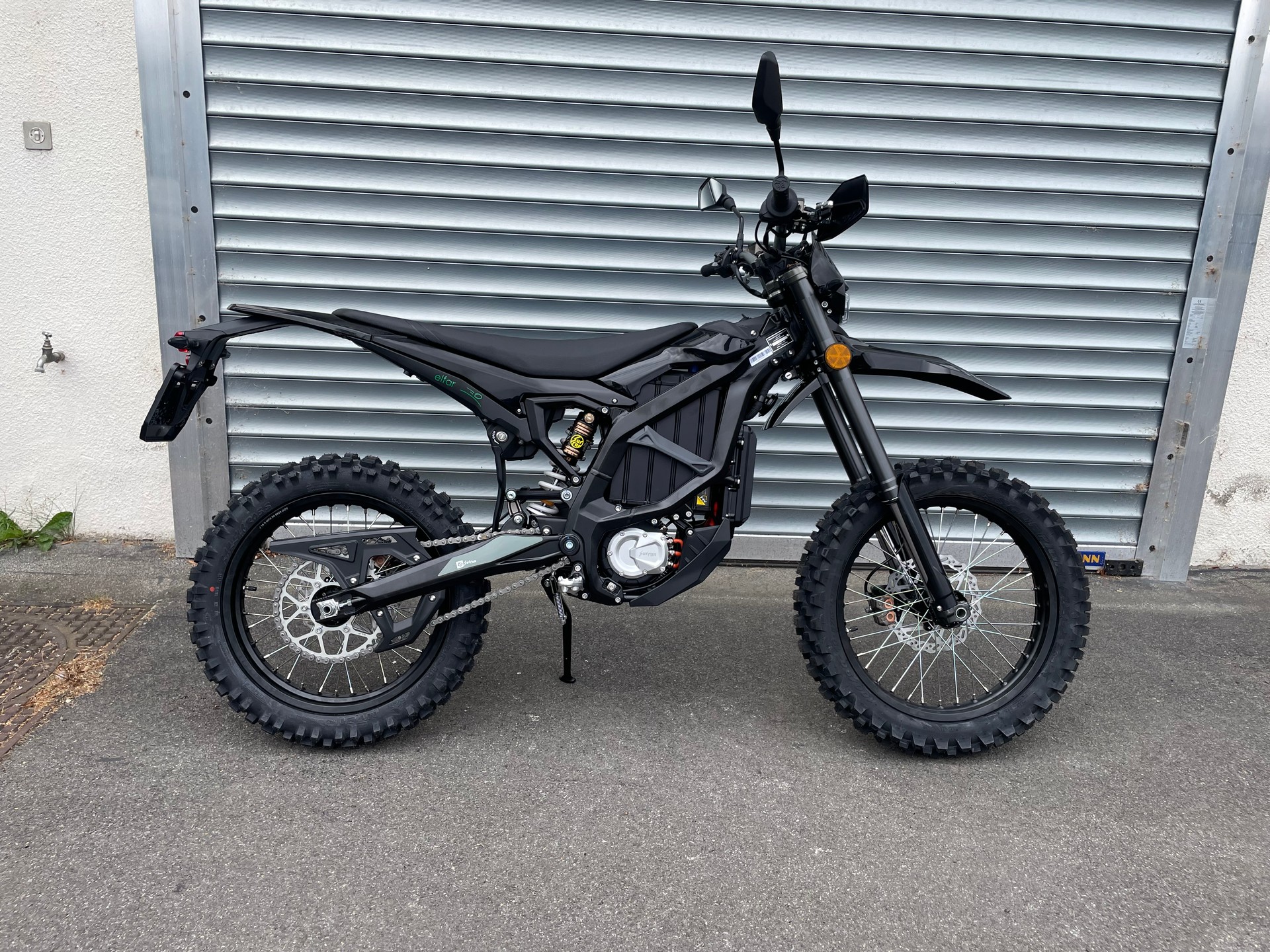 SUR-RON Ultra Bee + Black offroad extreme-showroom-element-1