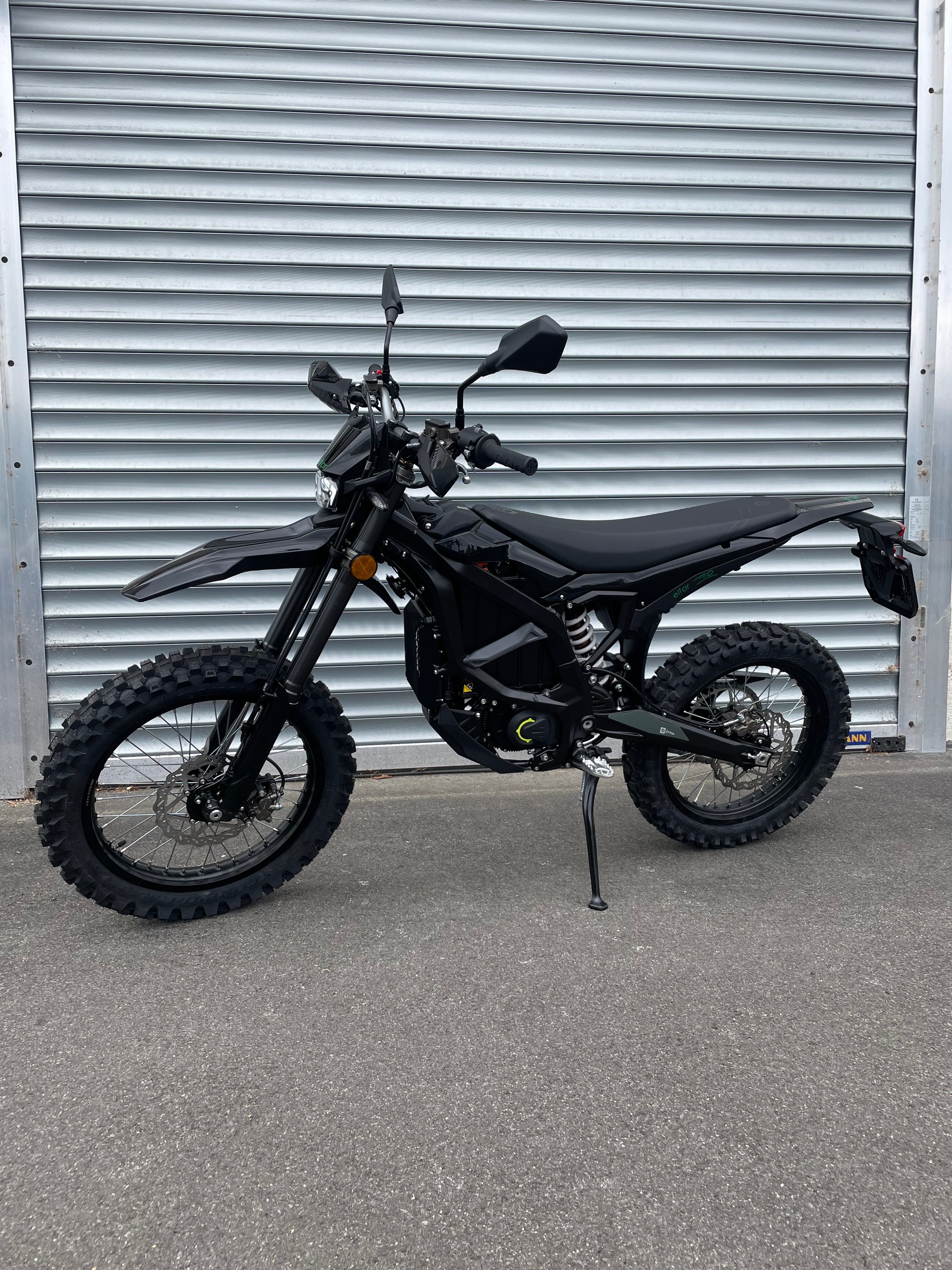 SUR-RON Ultra Bee + Black offroad extreme-showroom-element-2