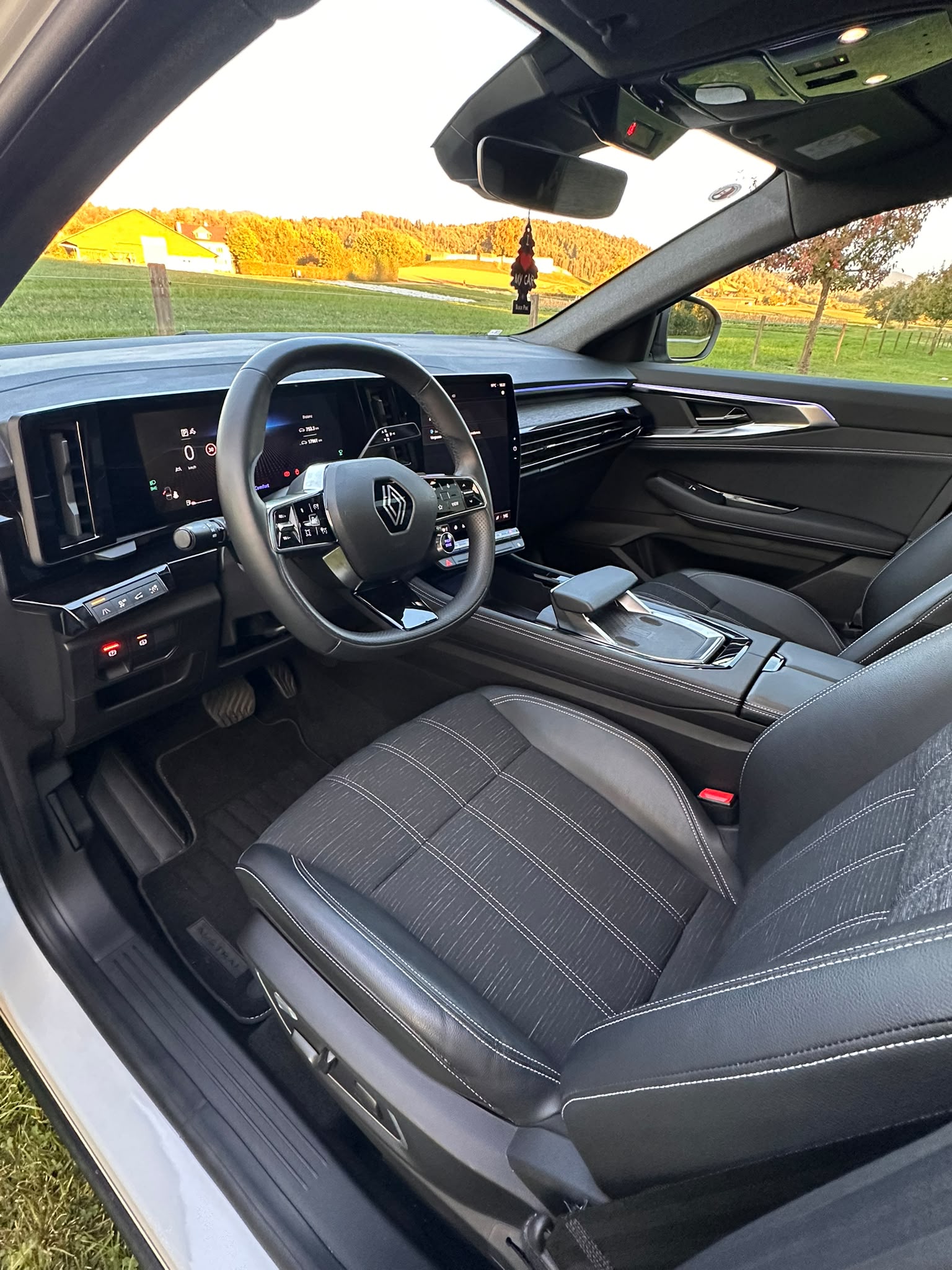 RENAULT Austral 1.3 MHEV 160 Techno A-image-10