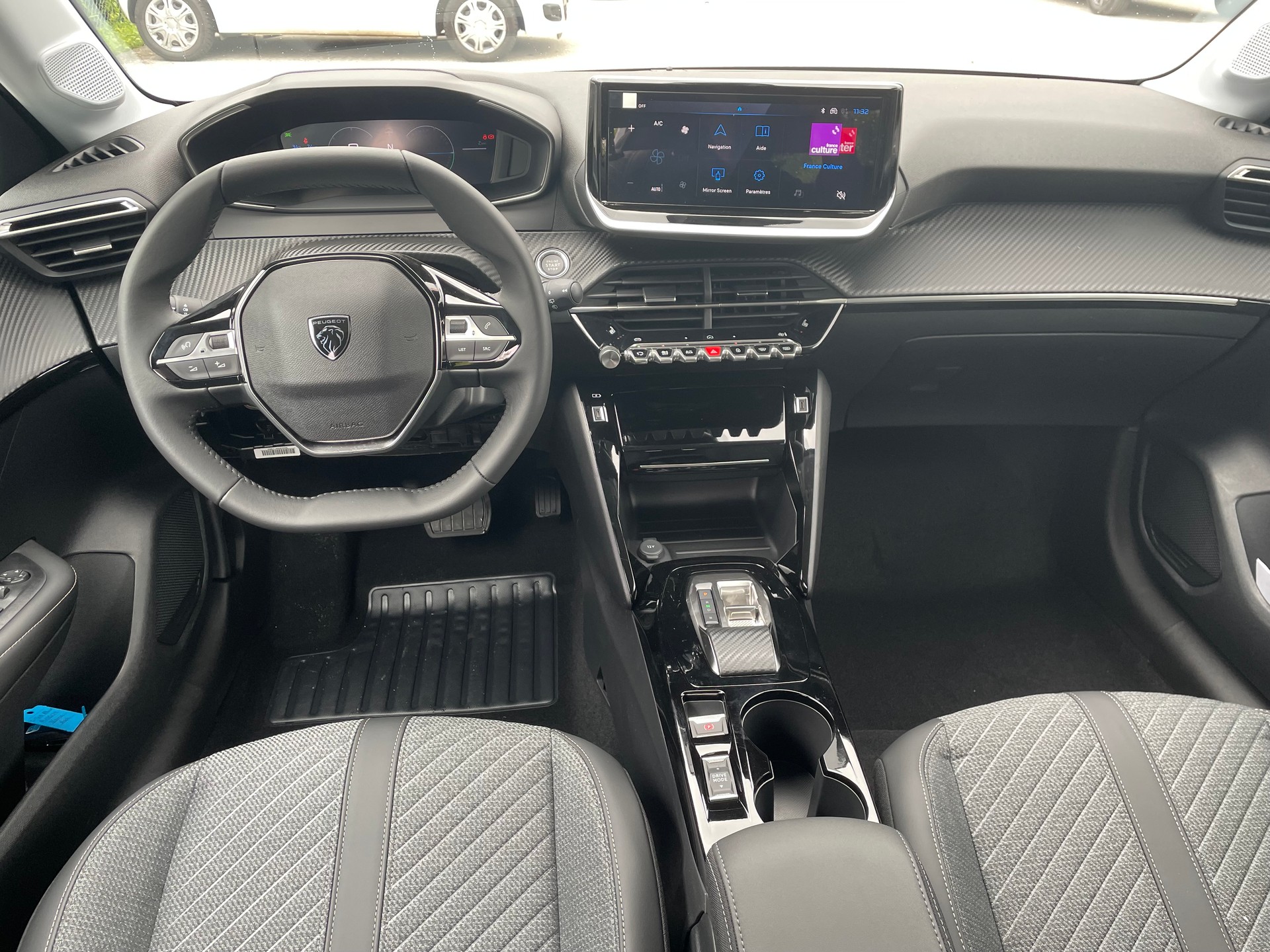 PEUGEOT 208Elektrik 100kW Allure-image-6