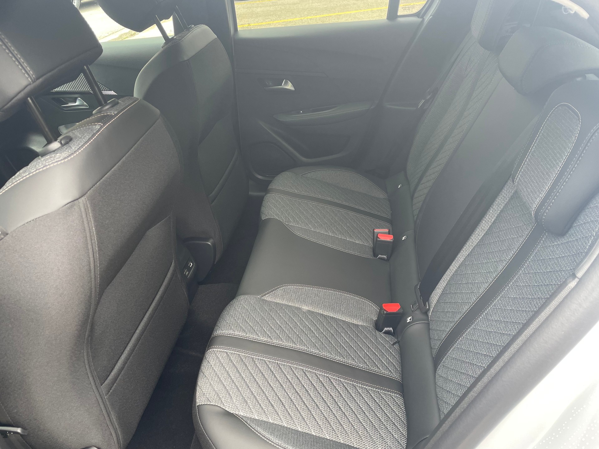 PEUGEOT 208Elektrik 100kW Allure-image-5