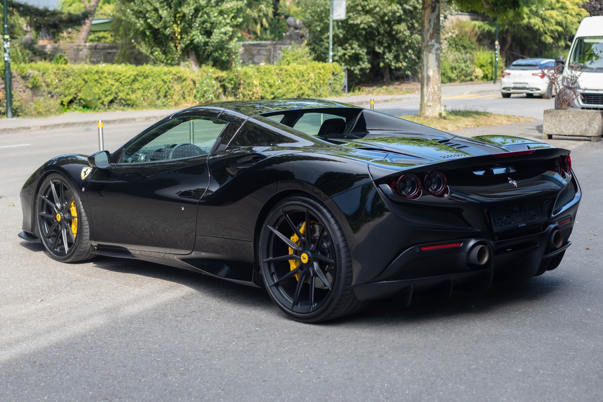 FERRARI F8 Spider-image-2