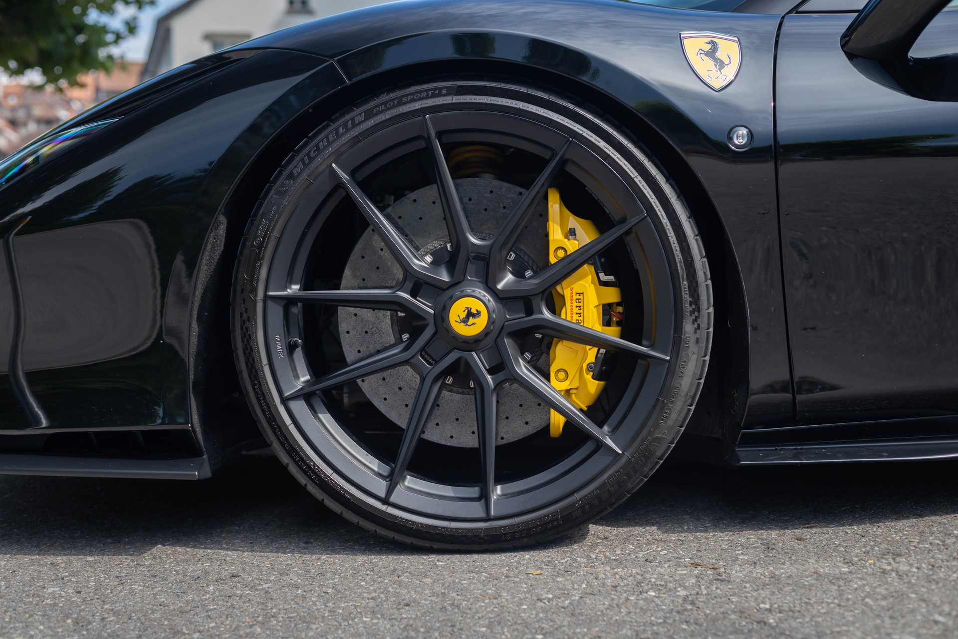 FERRARI F8 Spider-image-5