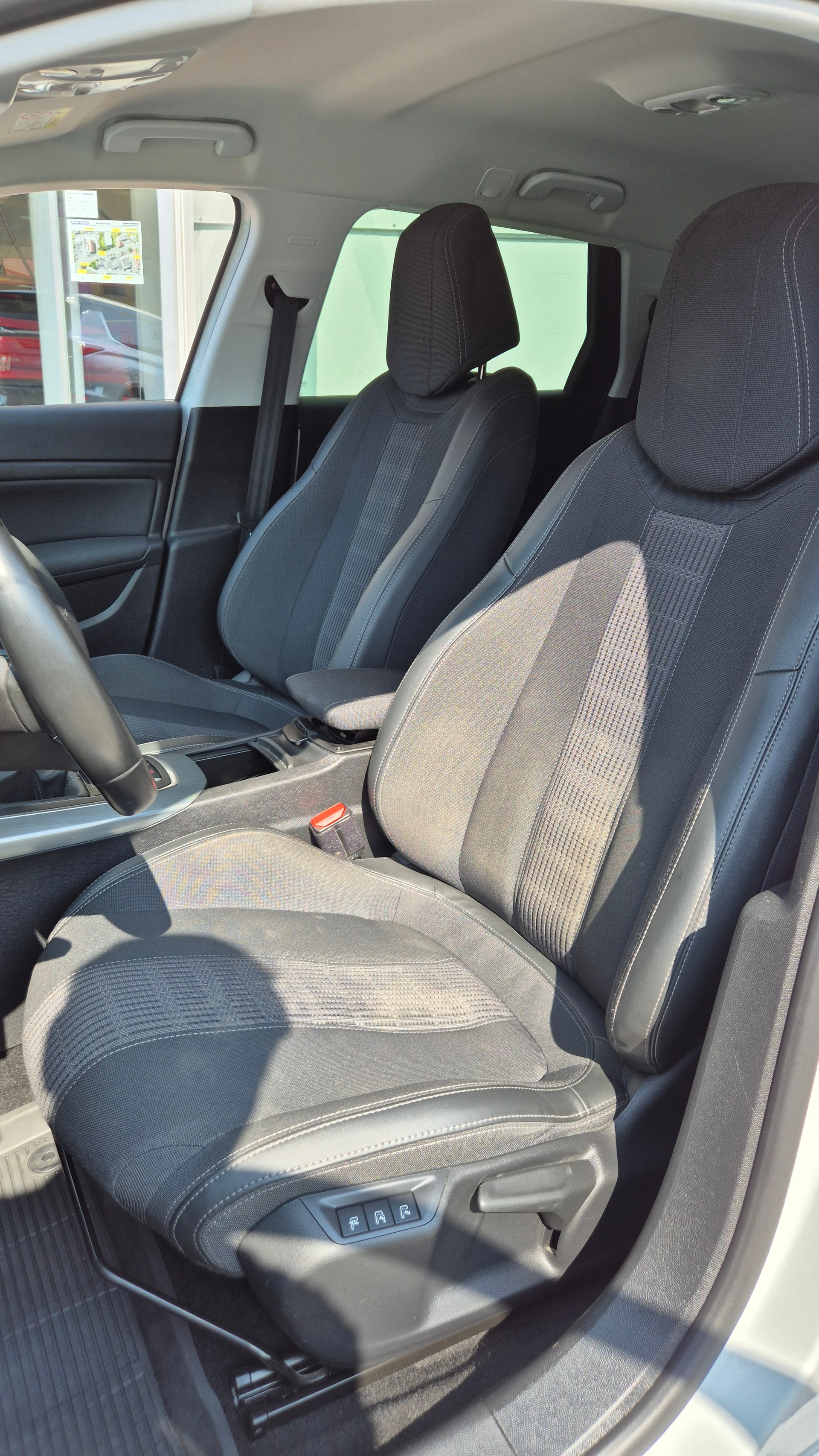 PEUGEOT 308 SW 1.5 BlueHDI Allure-image-5