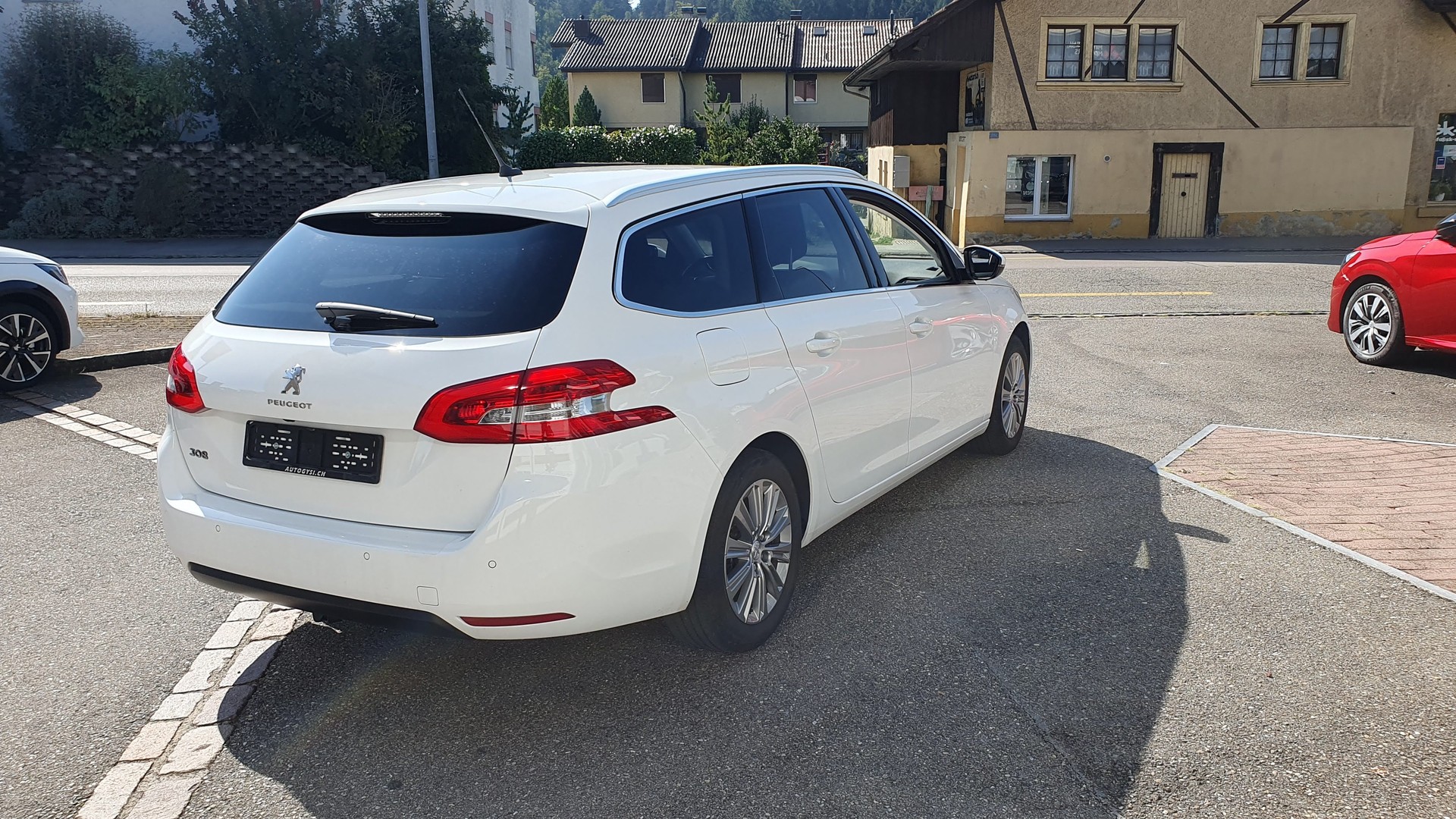 PEUGEOT 308 SW 1.5 BlueHDI Allure-image-13