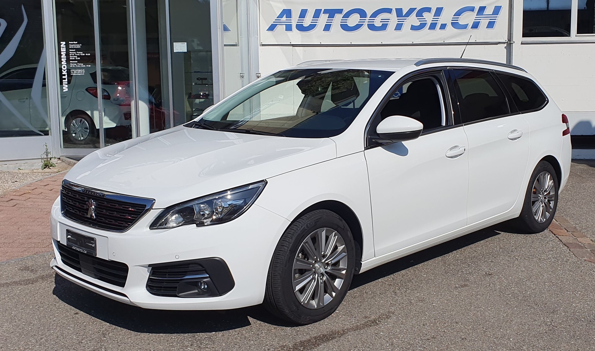 PEUGEOT 308 SW 1.5 BlueHDI Allure-image-15
