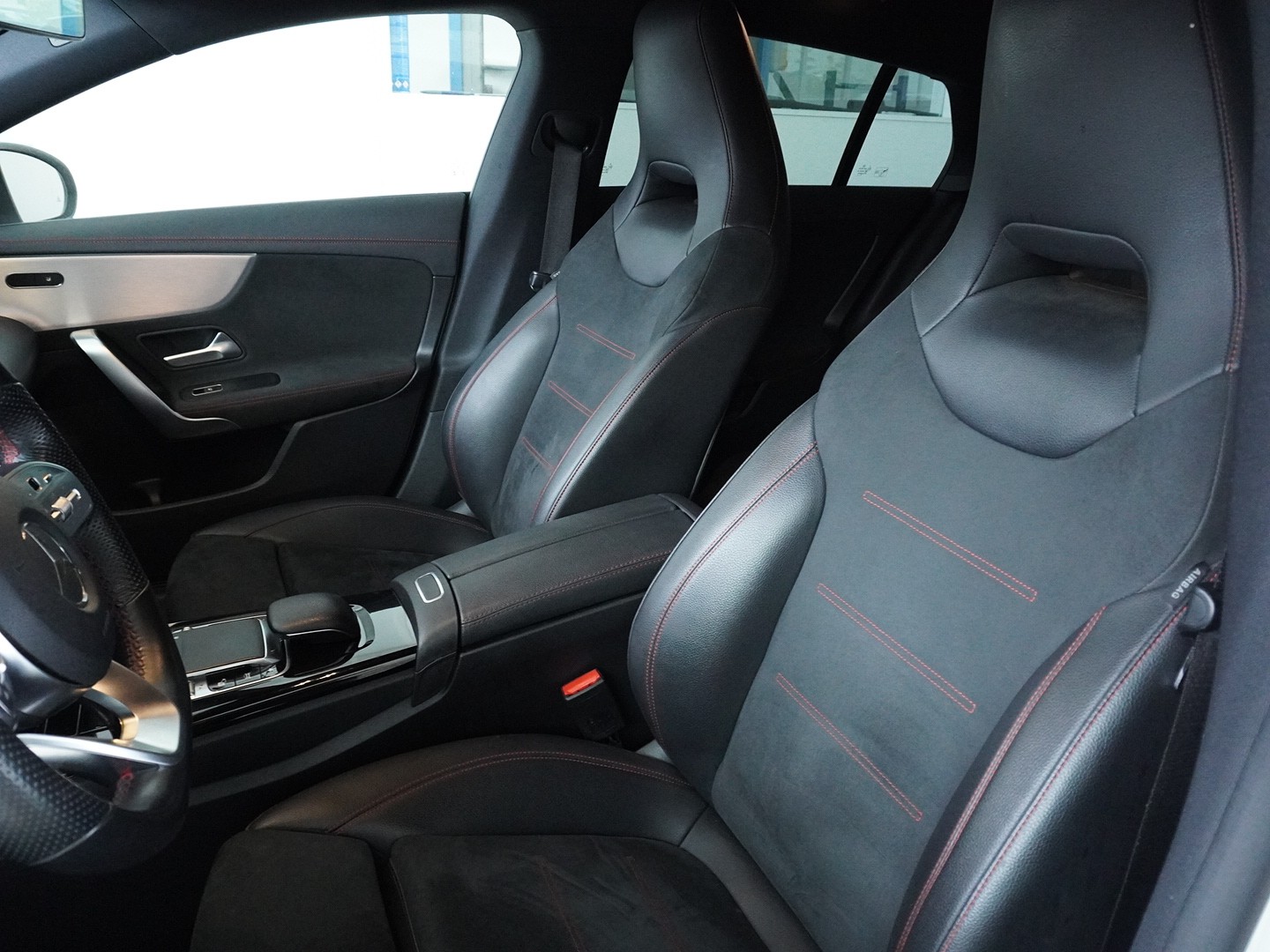 MERCEDES-BENZ CLA Shooting Brake 200 AMG Line 7G-DCT-image-3