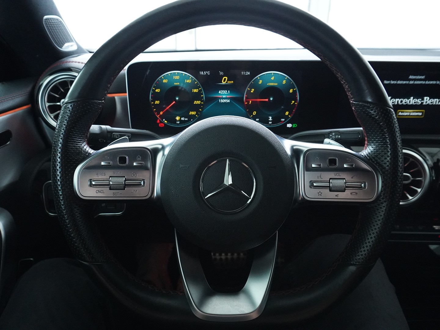 MERCEDES-BENZ CLA Shooting Brake 200 AMG Line 7G-DCT-image-5