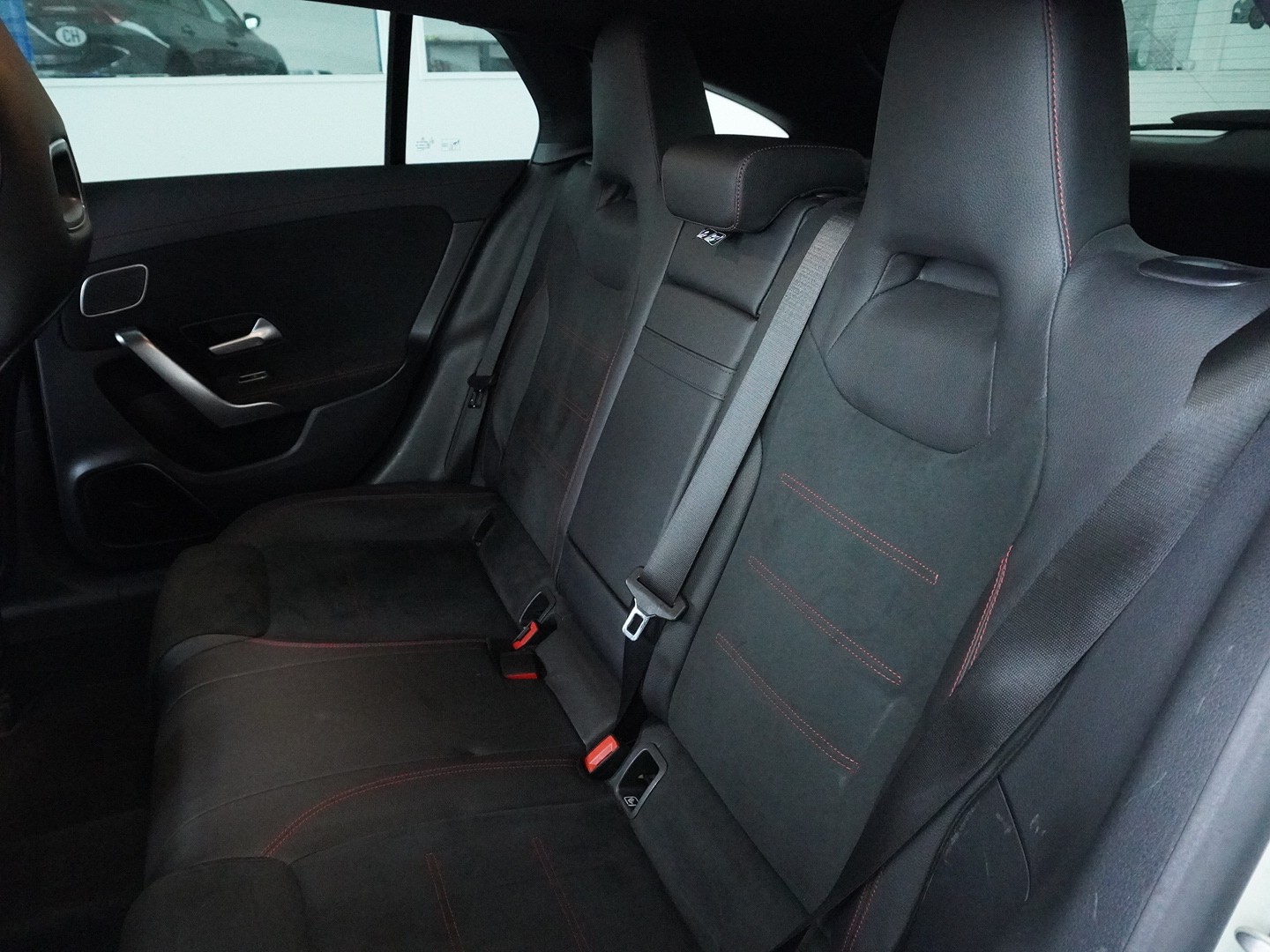 MERCEDES-BENZ CLA Shooting Brake 200 AMG Line 7G-DCT-image-4