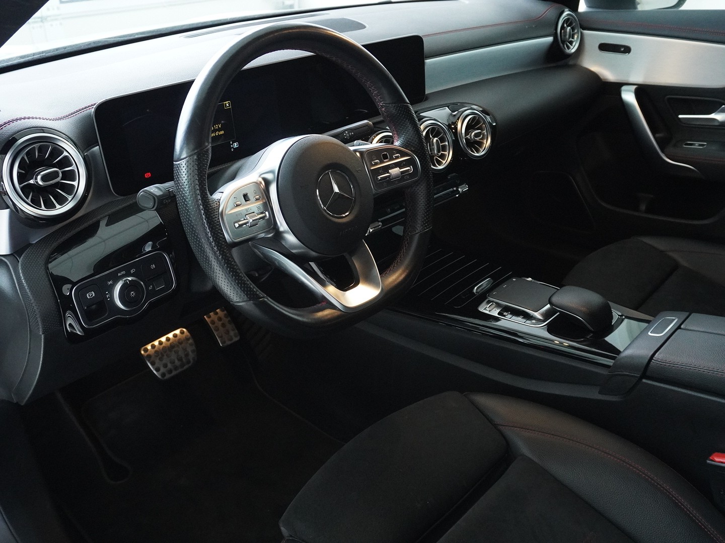 MERCEDES-BENZ CLA Shooting Brake 200 AMG Line 7G-DCT-image-2