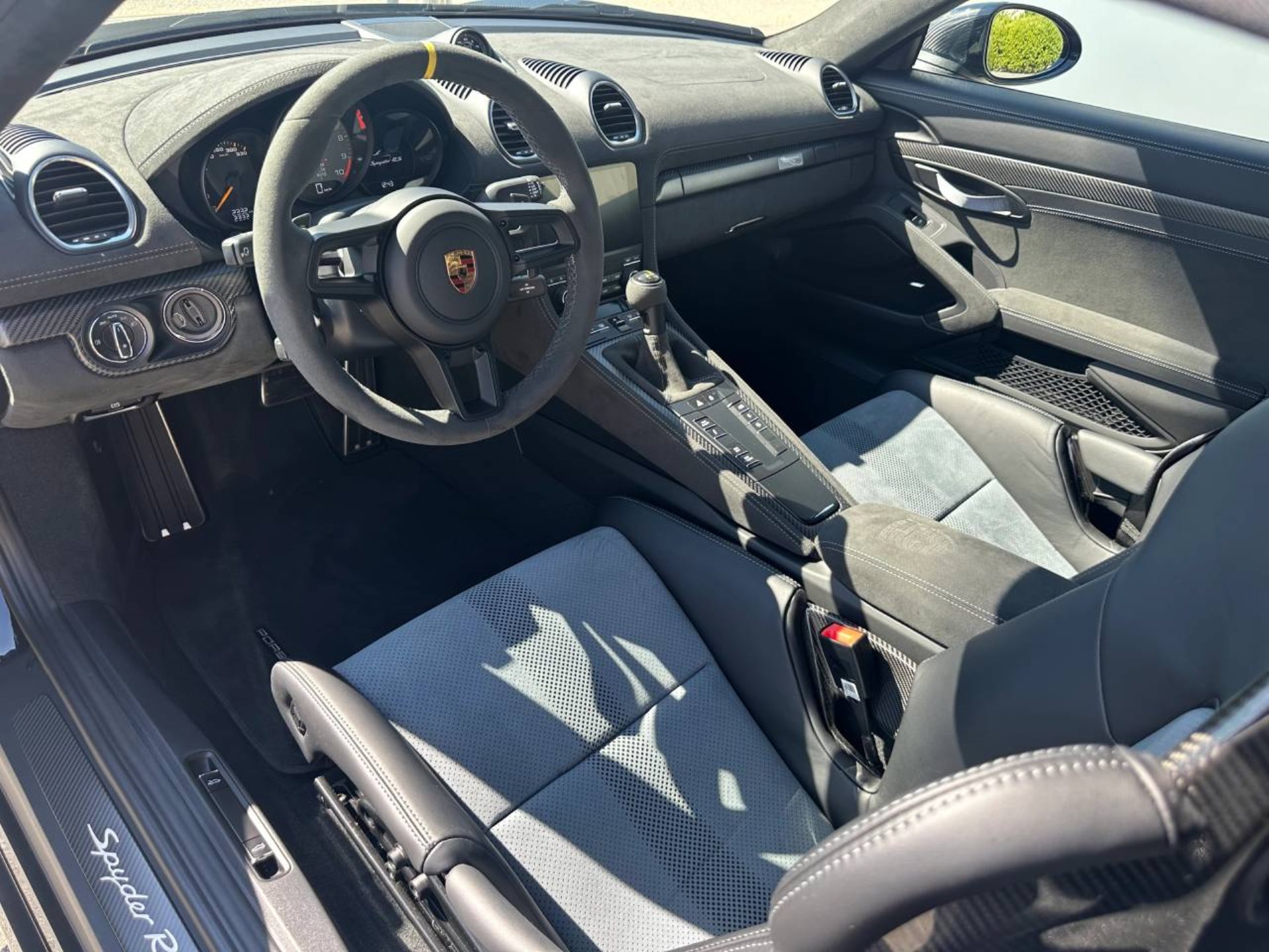 PORSCHE 718 Spyder RS-showroom-element-3