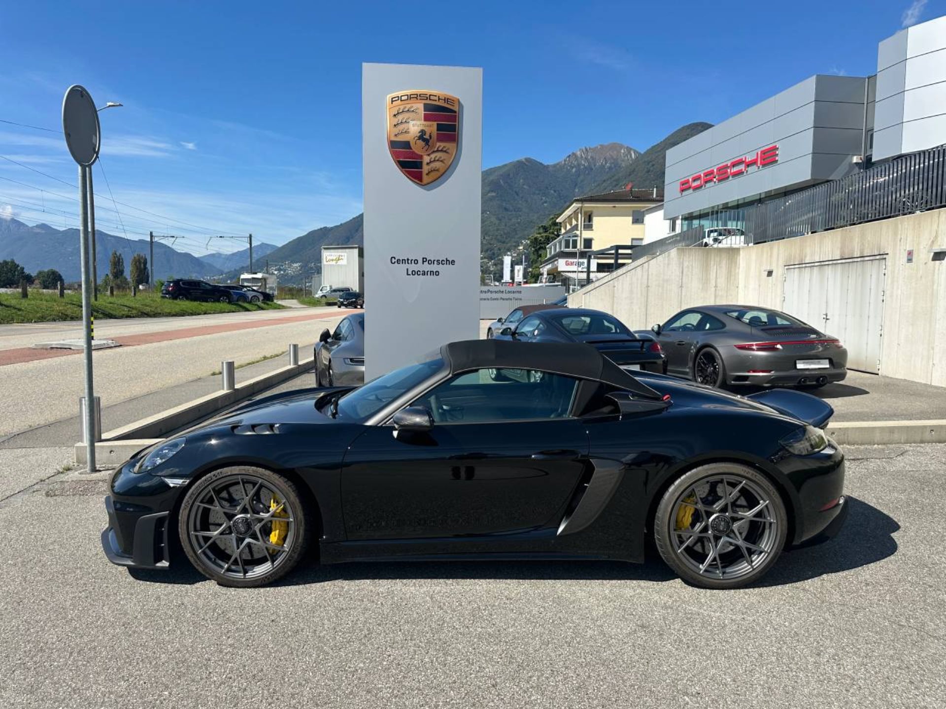 PORSCHE 718 Spyder RS-showroom-element-1