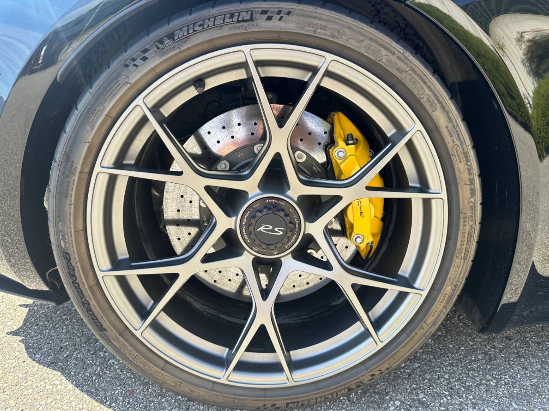 PORSCHE 718 Spyder RS-image-11