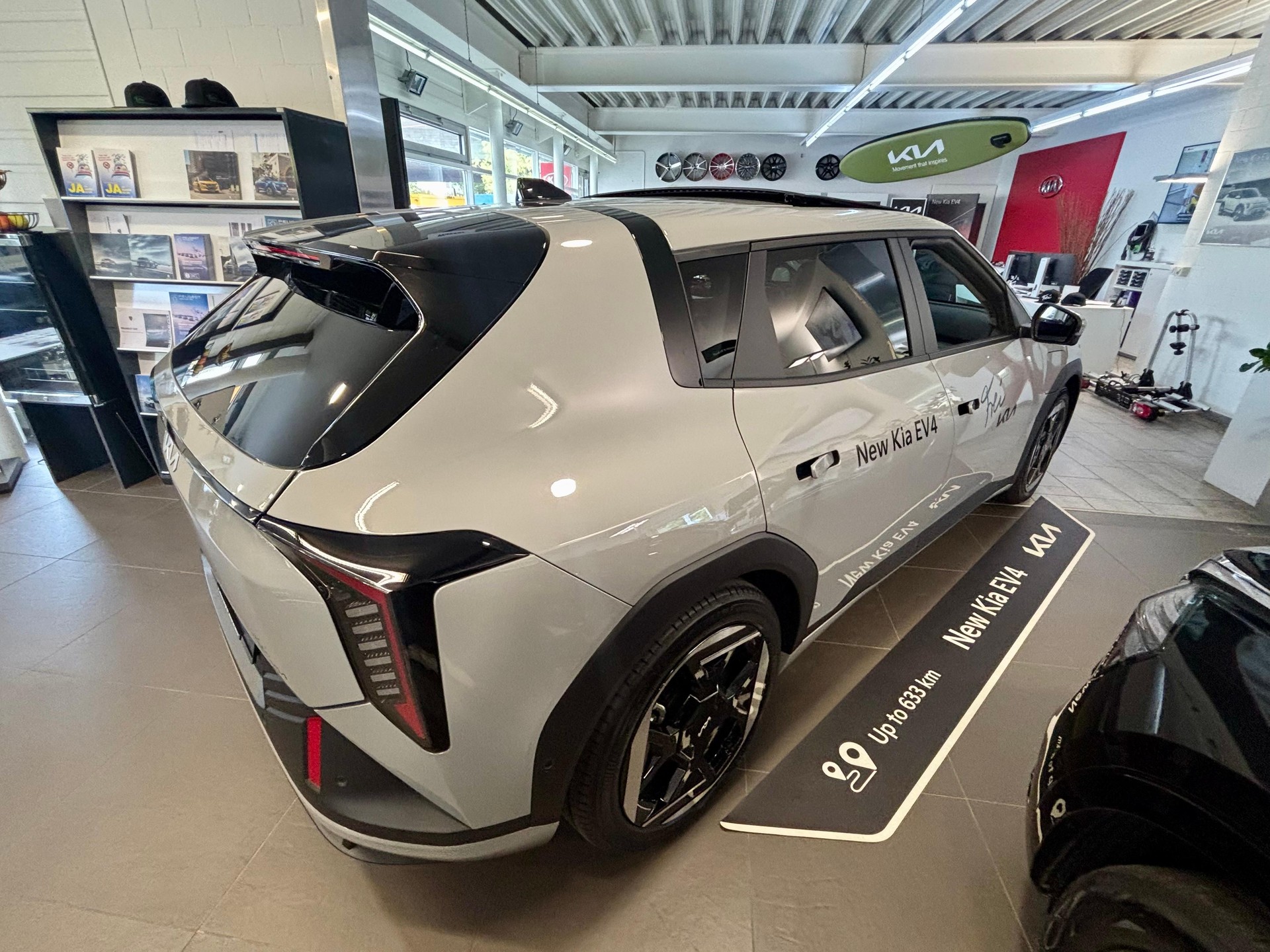 KIA EV4 81 kWh Earth+-image-7