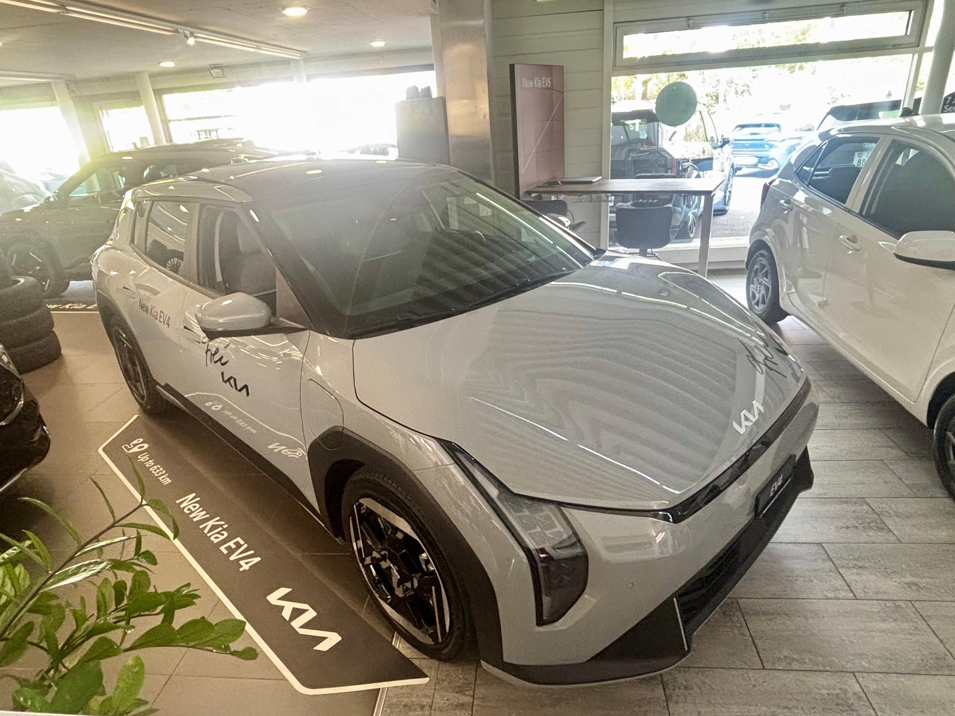 KIA EV4 81 kWh Earth+-image-3