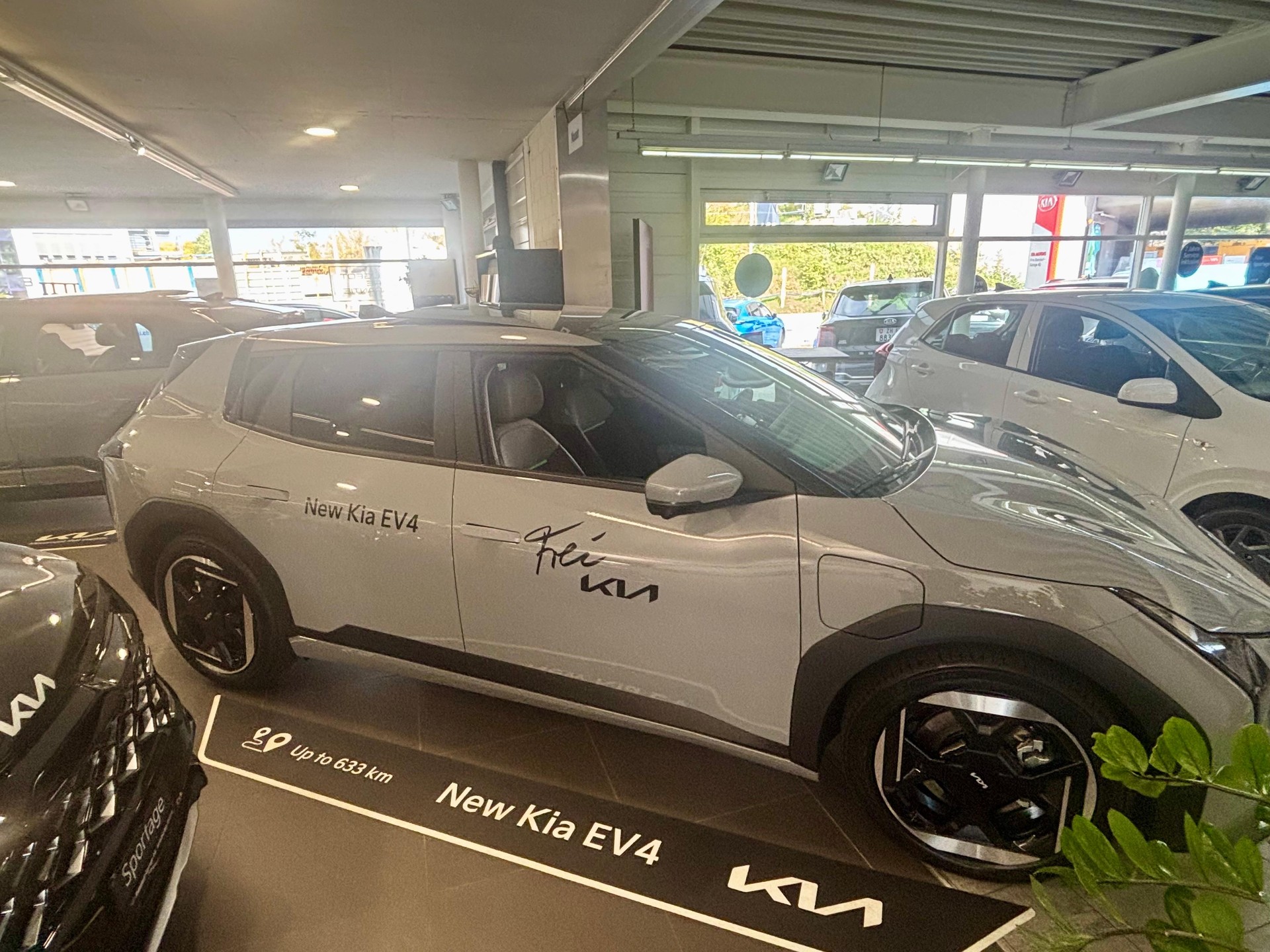 KIA EV4 81 kWh Earth+-image-4