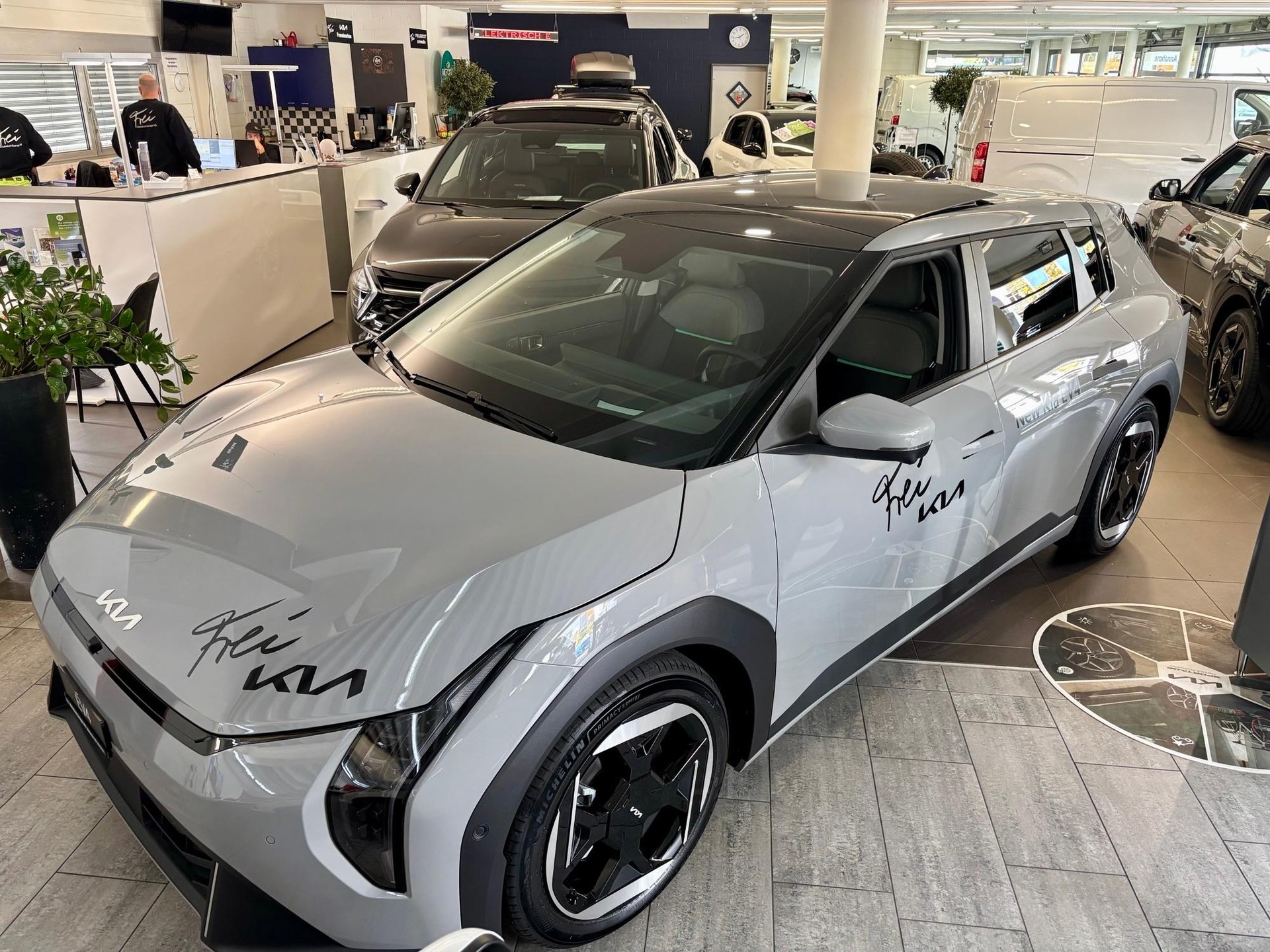 KIA EV4 81 kWh Earth+-image-0