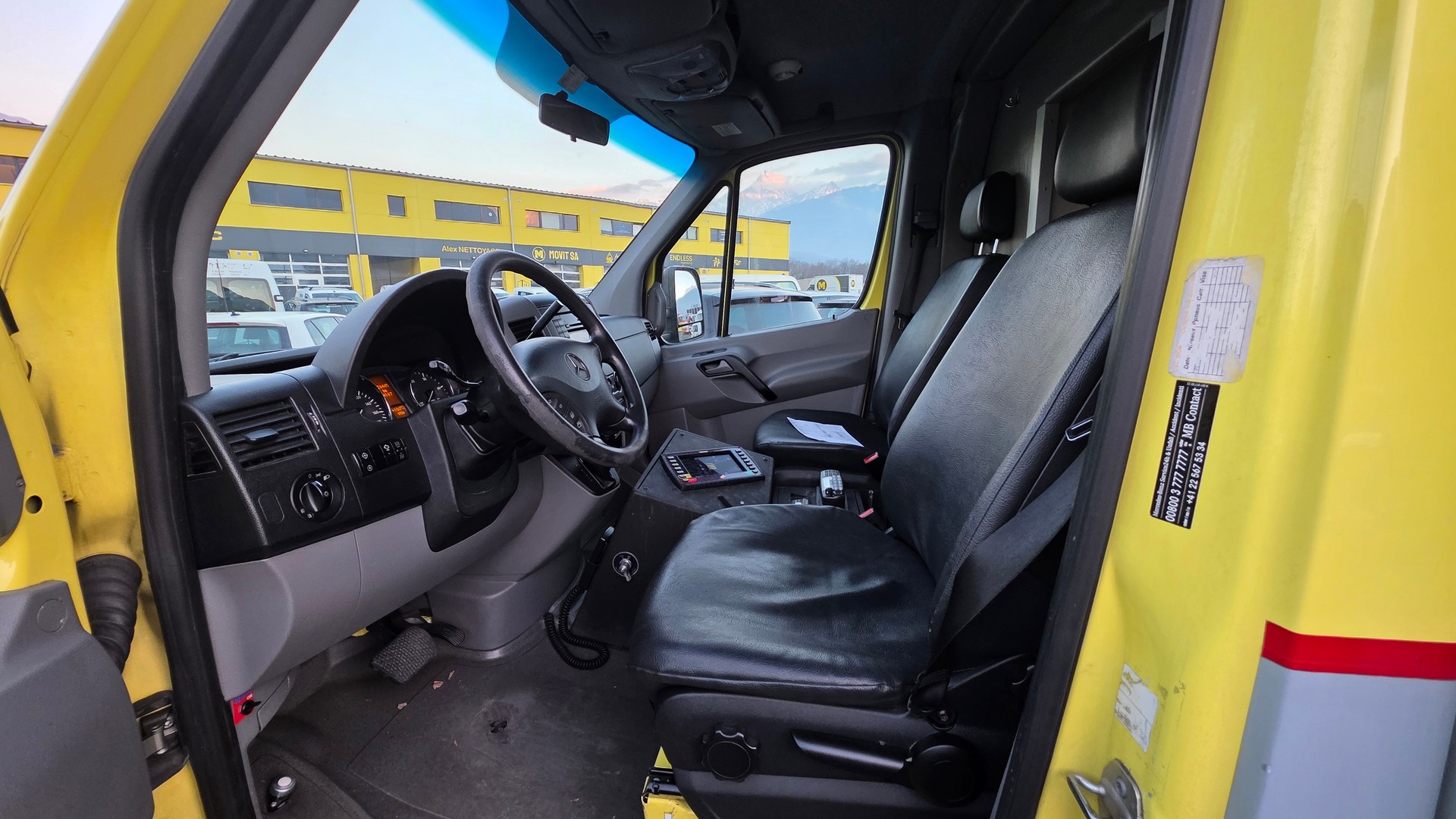 MERCEDES-BENZ Sprinter 519 CDI Lang 4x4 Automat-image-10