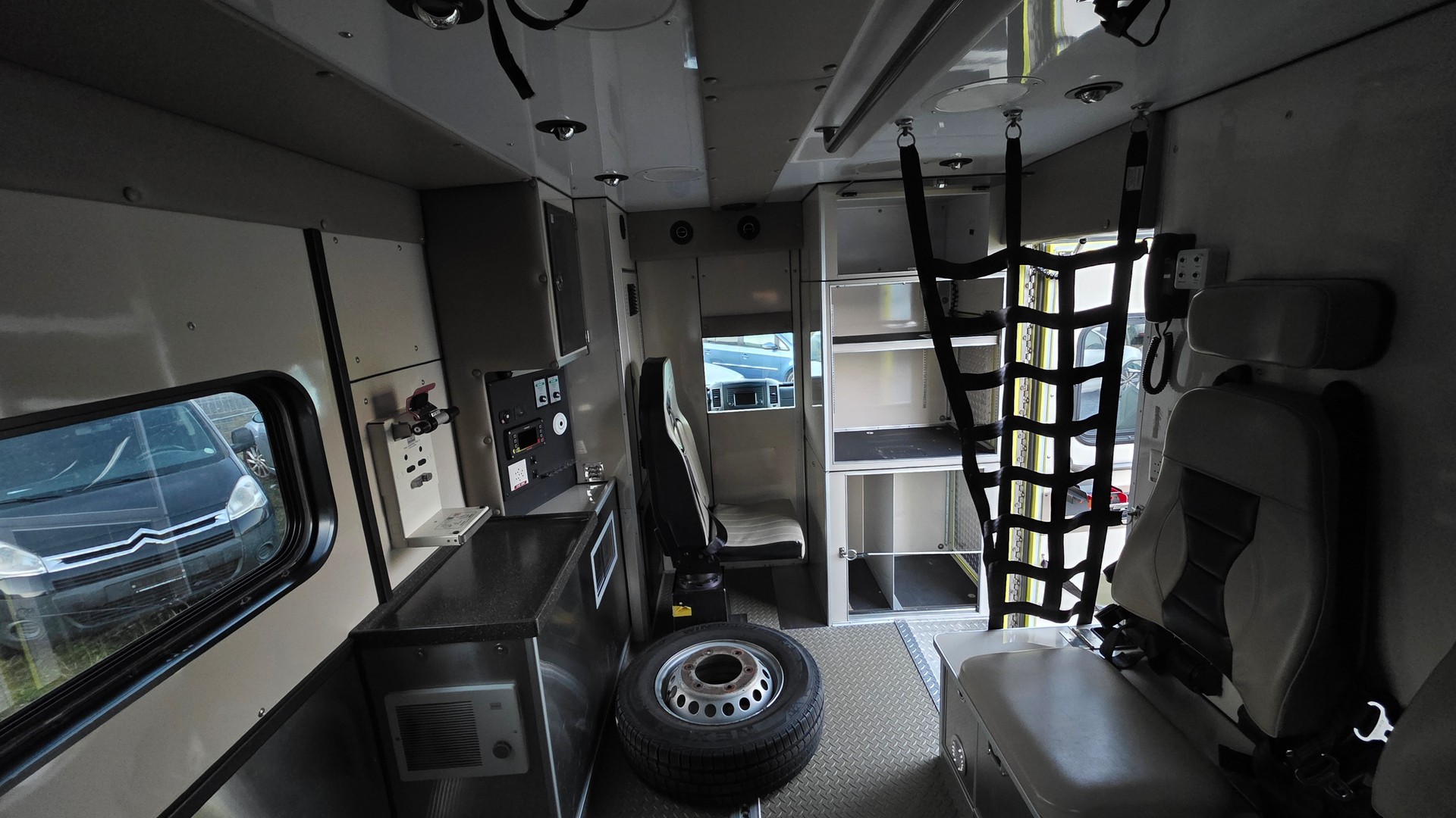 MERCEDES-BENZ Sprinter 519 CDI Lang 4x4 Automat-image-7