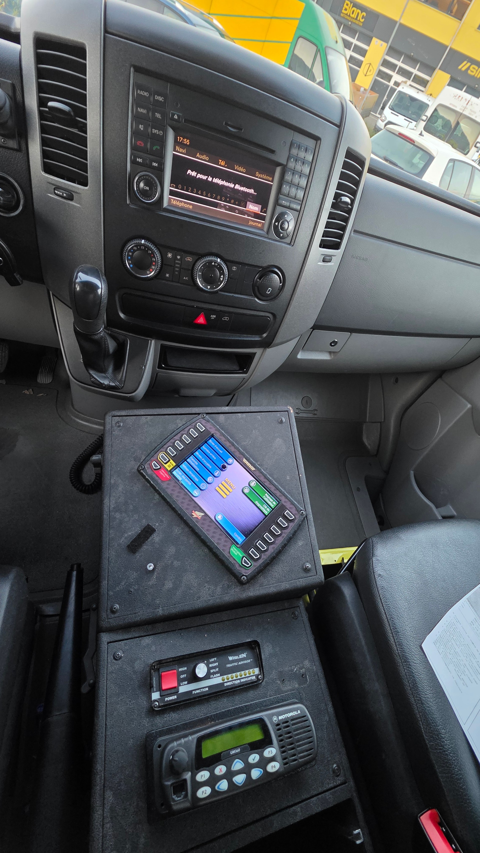MERCEDES-BENZ Sprinter 519 CDI Lang 4x4 Automat-image-11