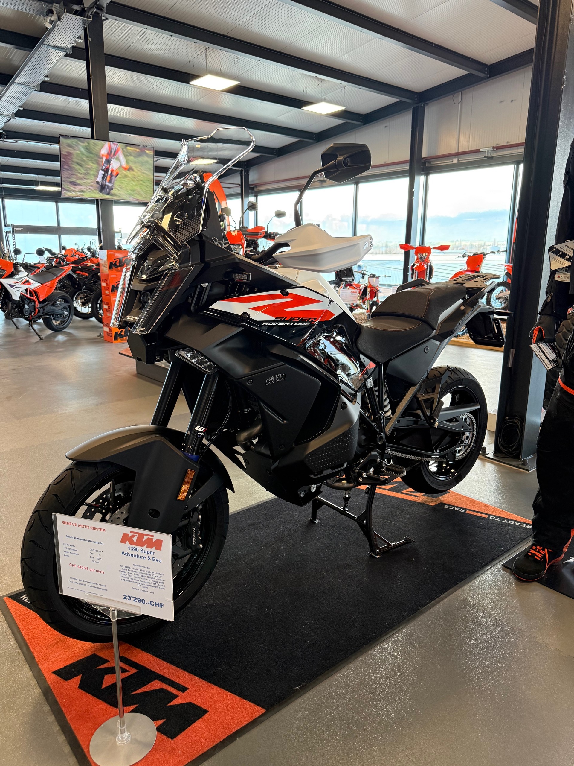 KTM 1390 Super Adventure S EVO 2026-showroom-element-1