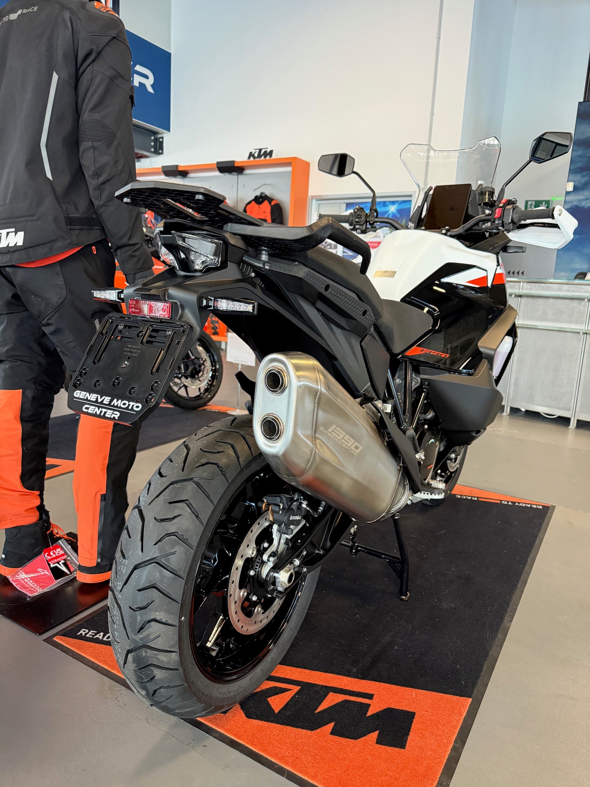 KTM 1390 Super Adventure S EVO 2026-showroom-element-2