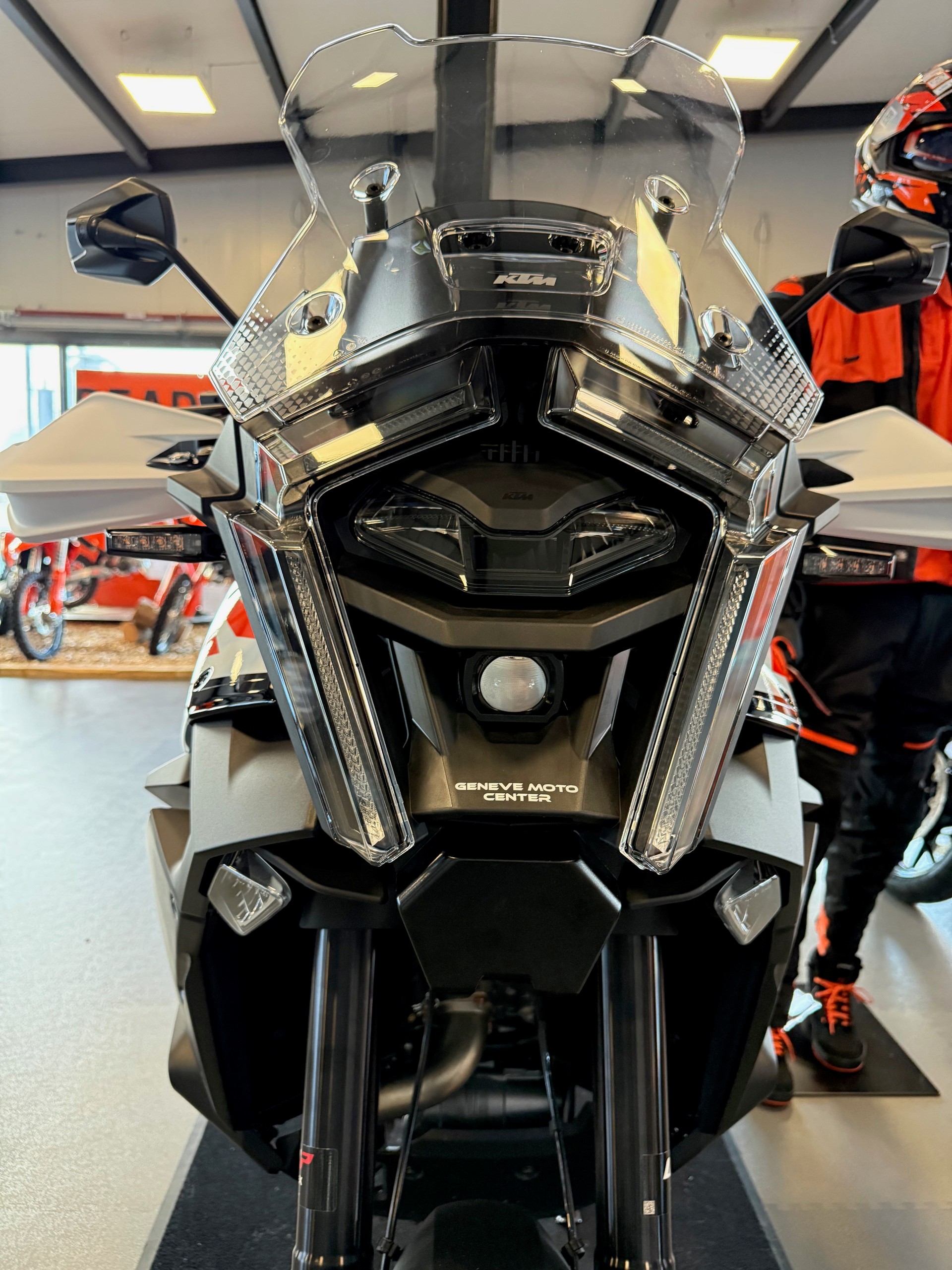 KTM 1390 Super Adventure S EVO 2026-showroom-element-3