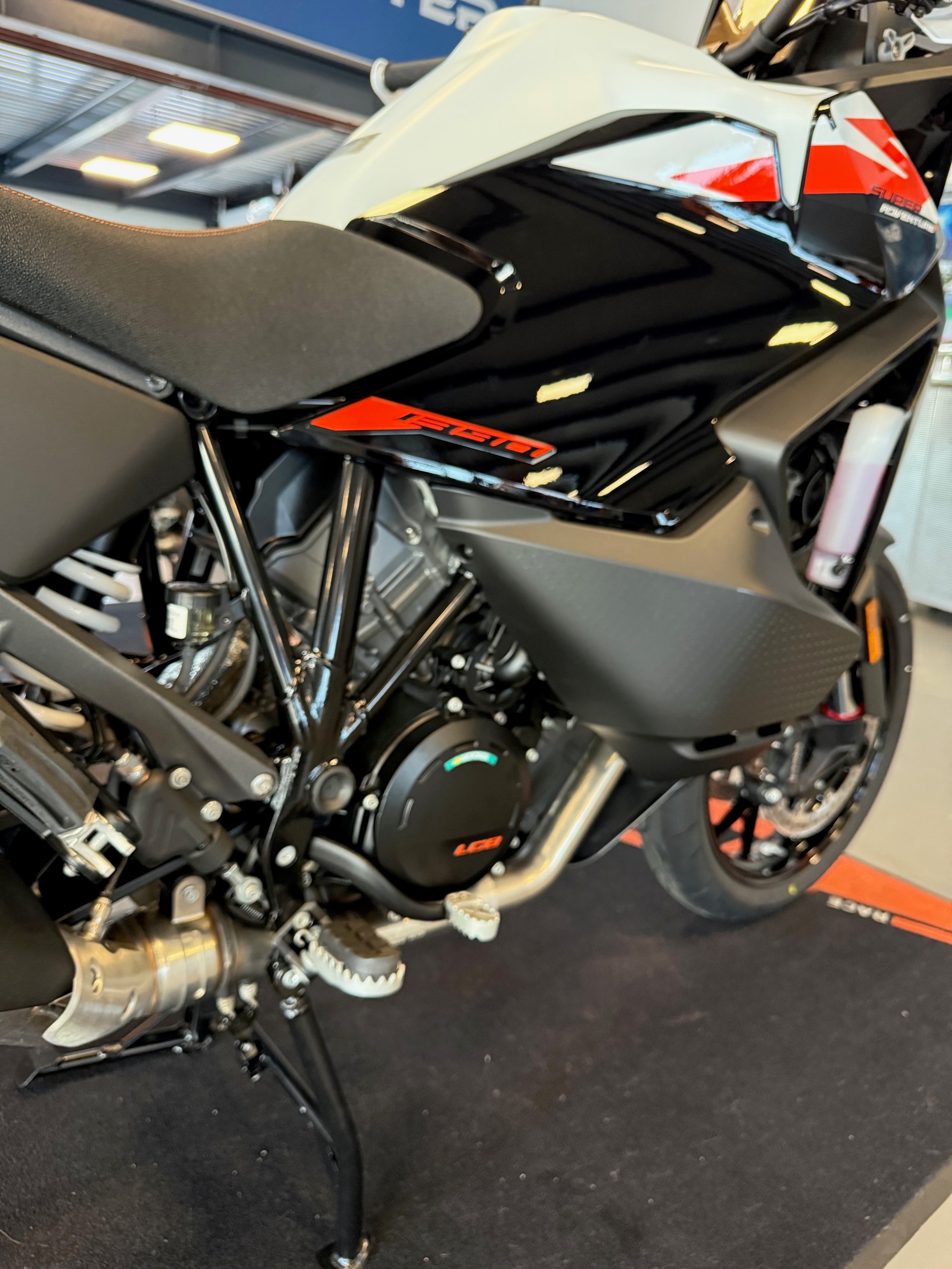 KTM 1390 Super Adventure S EVO 2026-image-5