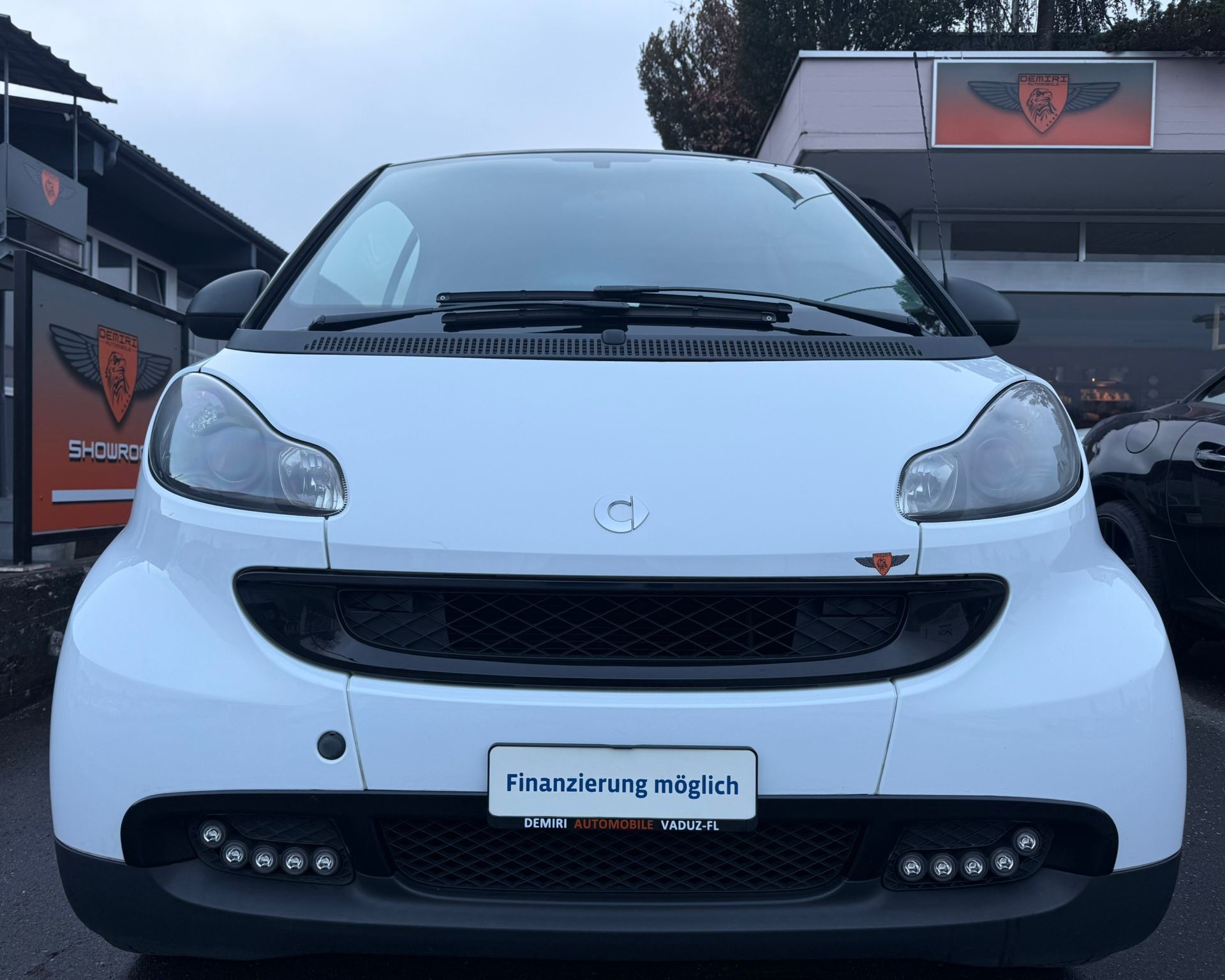 SMART fortwo black & white limited mhd softouch-image-2