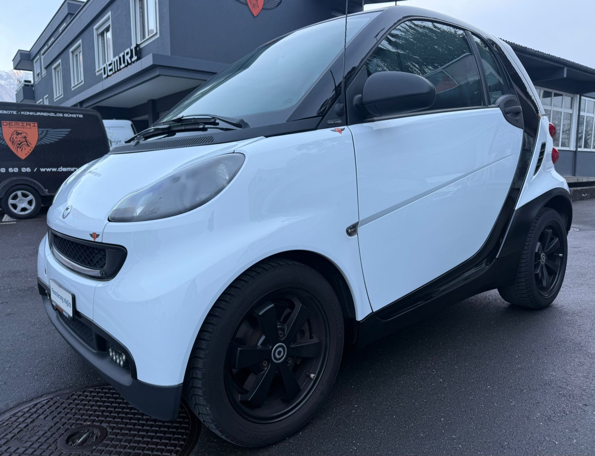 SMART fortwo black & white limited mhd softouch-image-0