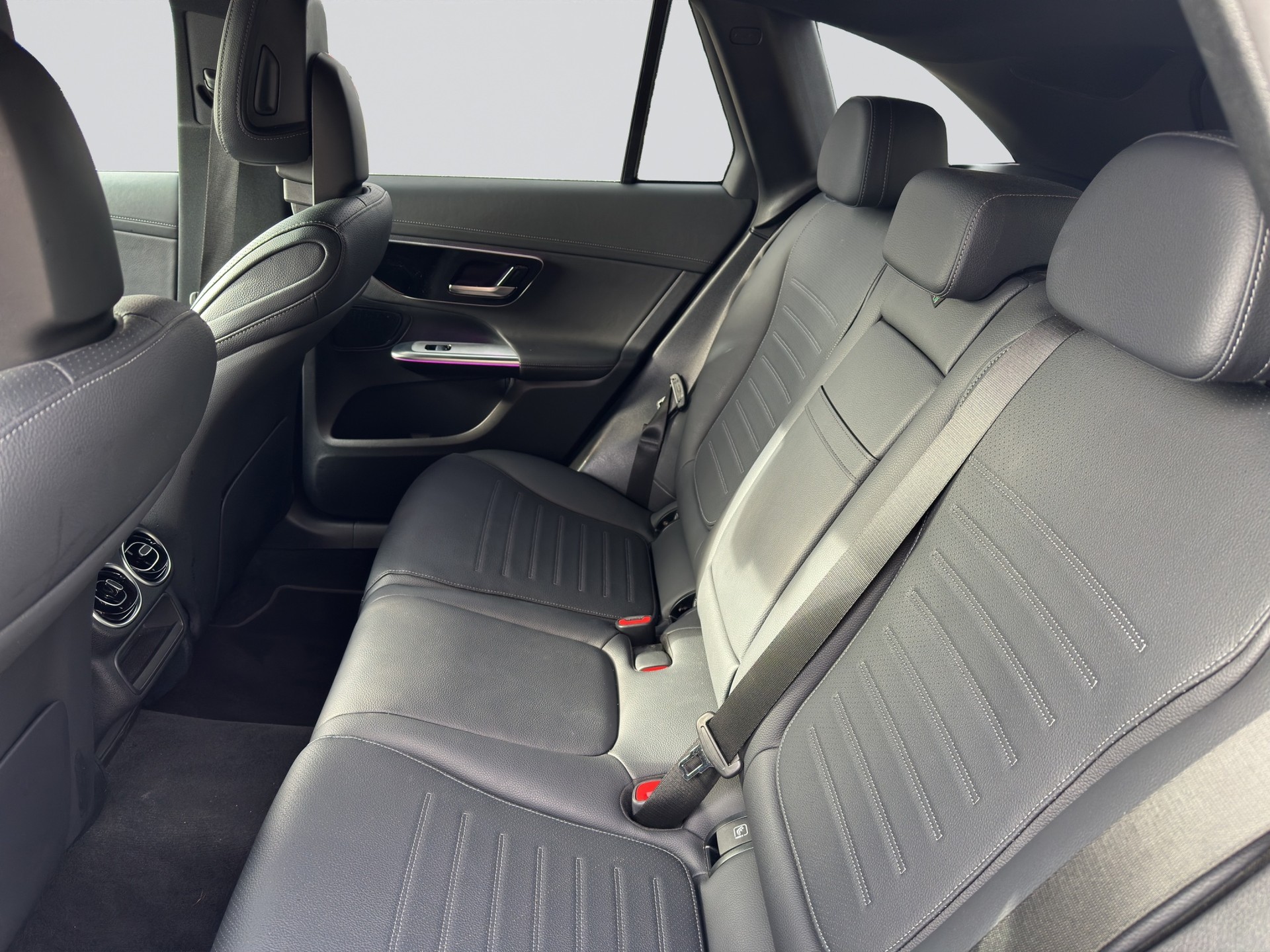 MERCEDES-BENZ GLC 200 4Matic 9G-Tronic AMG line-image-8