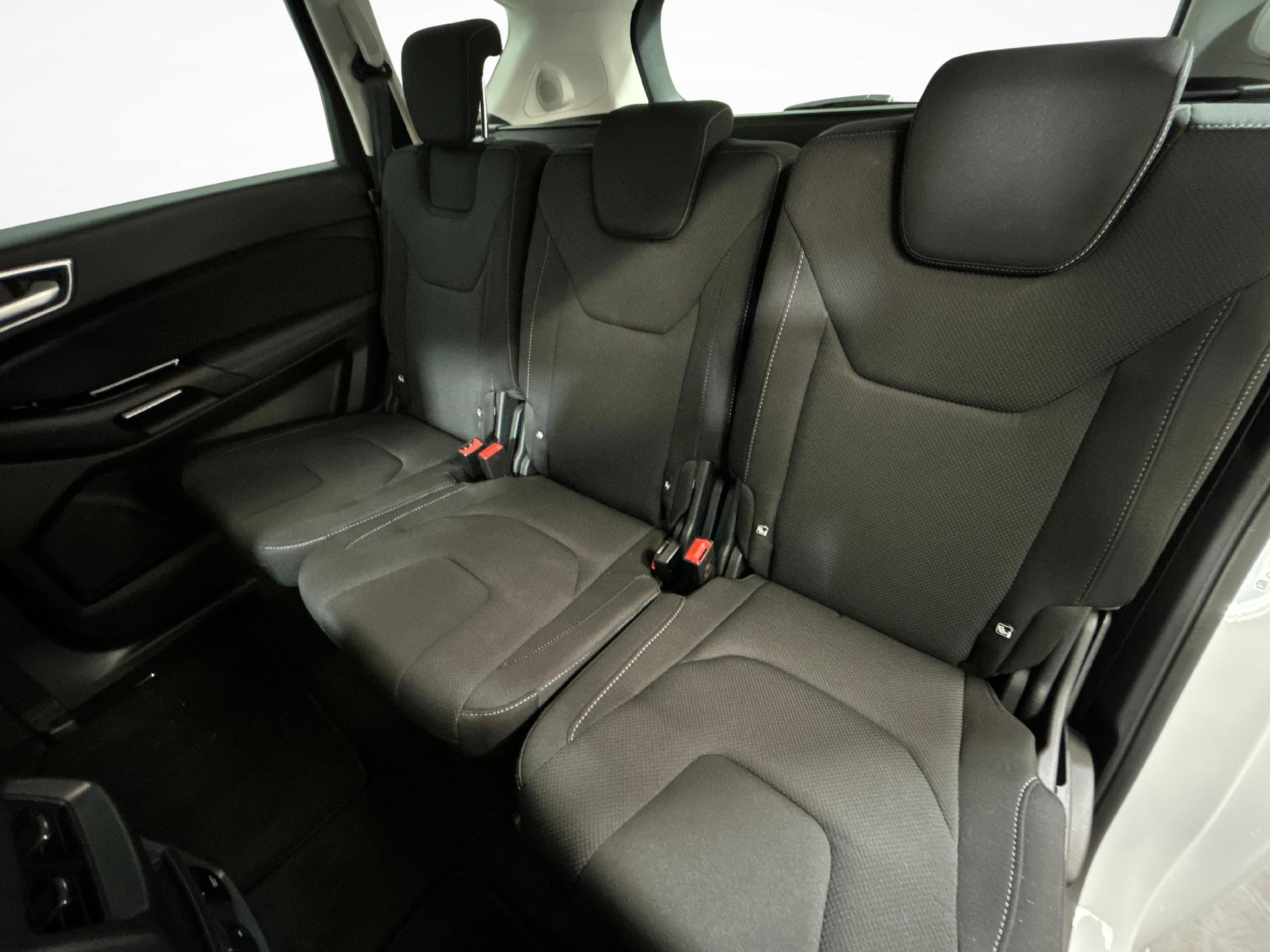 FORD S-Max 2.5 Hybrid Titanium-showroom-element-3