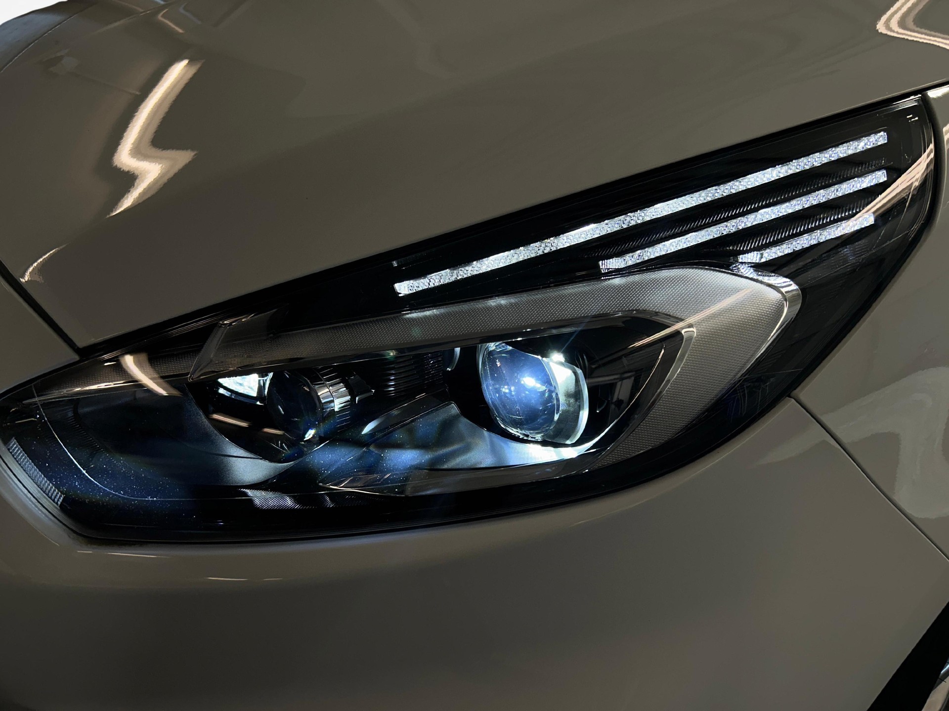 FORD S-Max 2.5 Hybrid Titanium-image-14