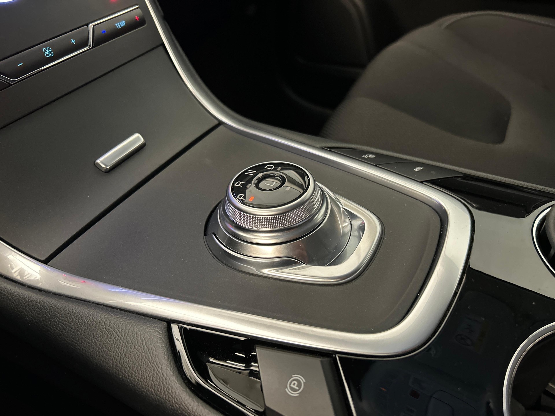 FORD S-Max 2.5 Hybrid Titanium-image-13