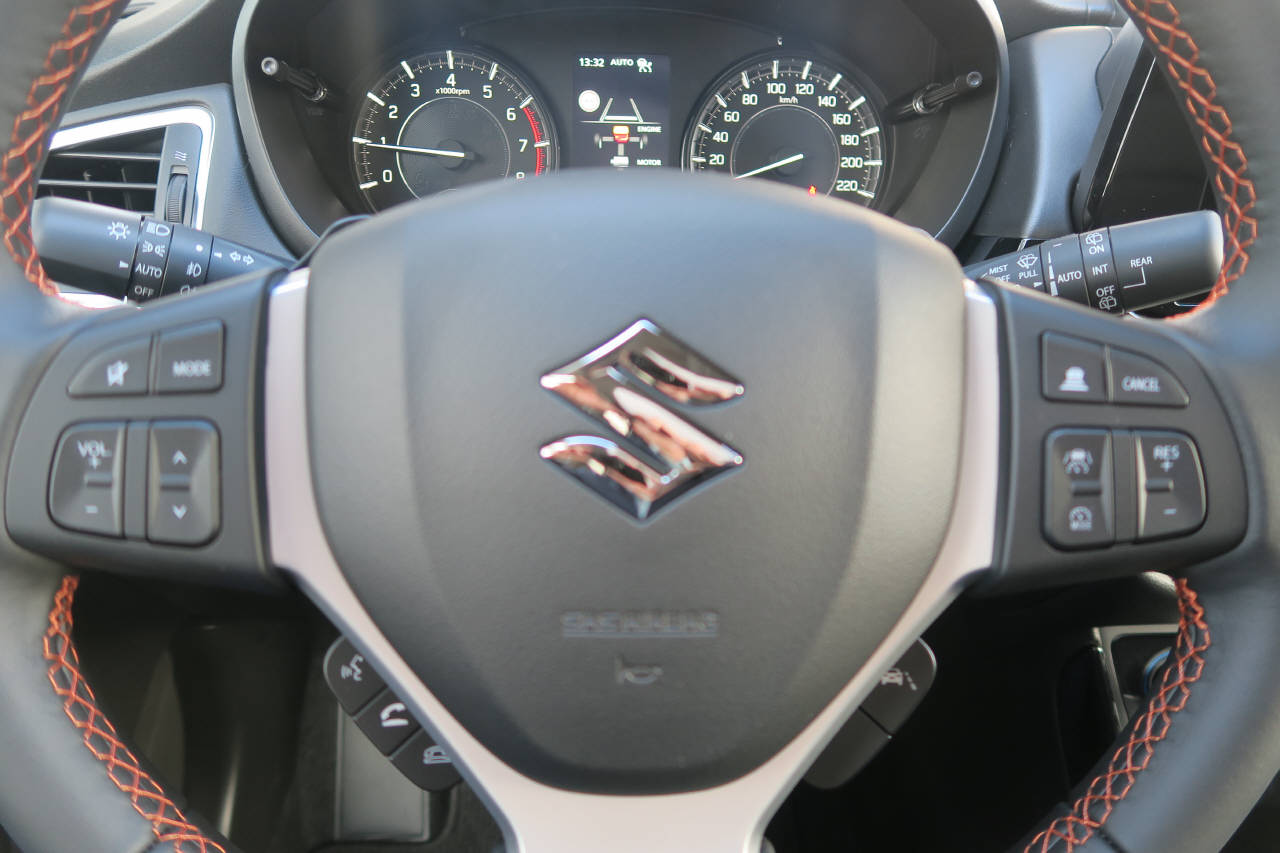 SUZUKI S-Cross 1.4 T Black Edition Top Hybrid 4x4-image-5