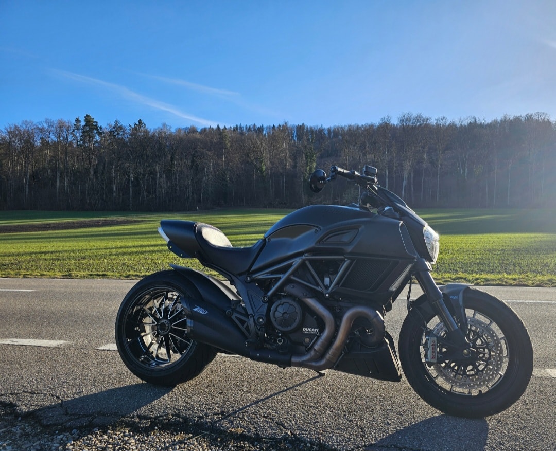 DUCATI DIAVEL 1200-image-1