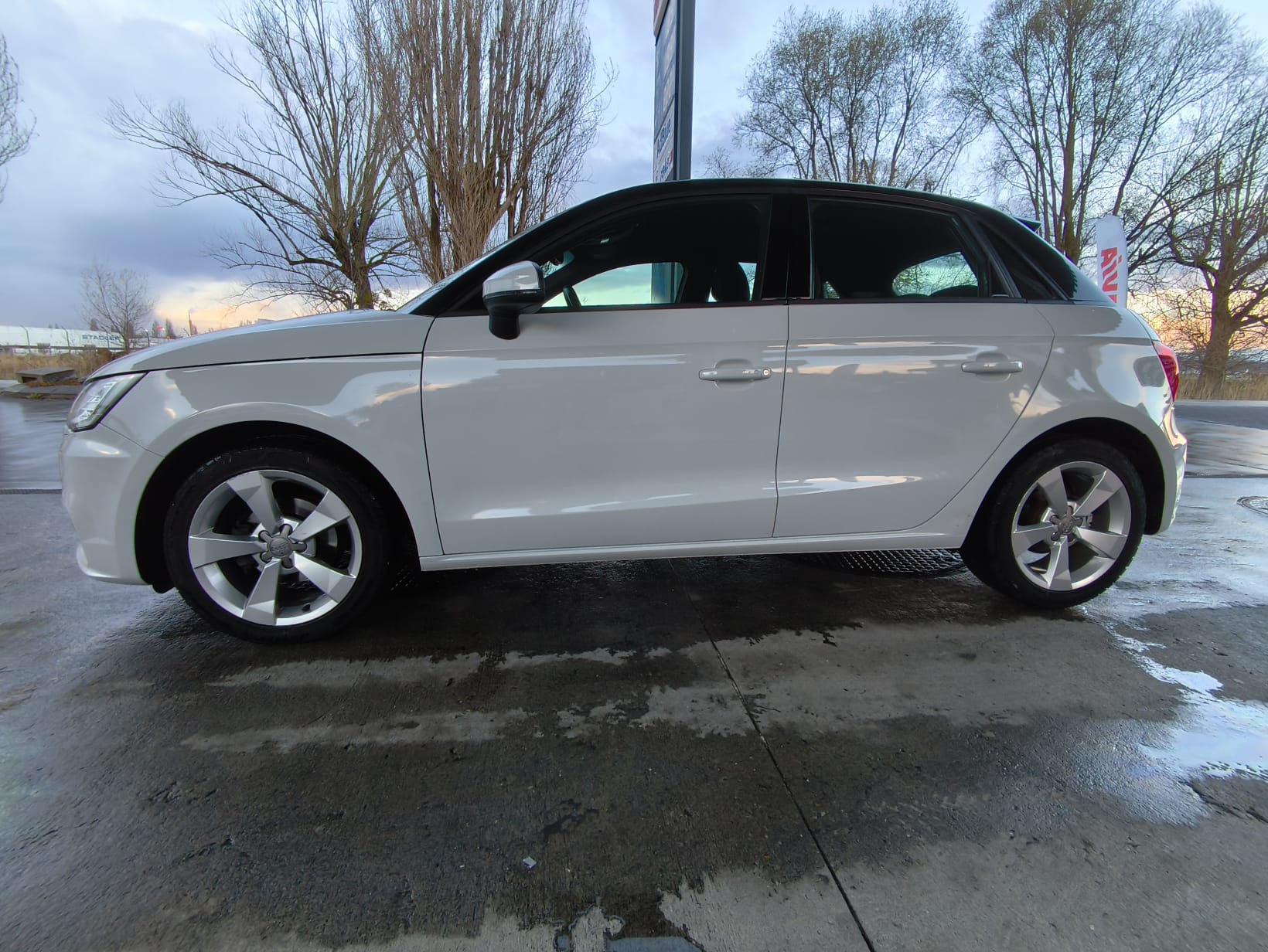AUDI A1 Sportback 1.4 TDI Design S-tronic-image-5